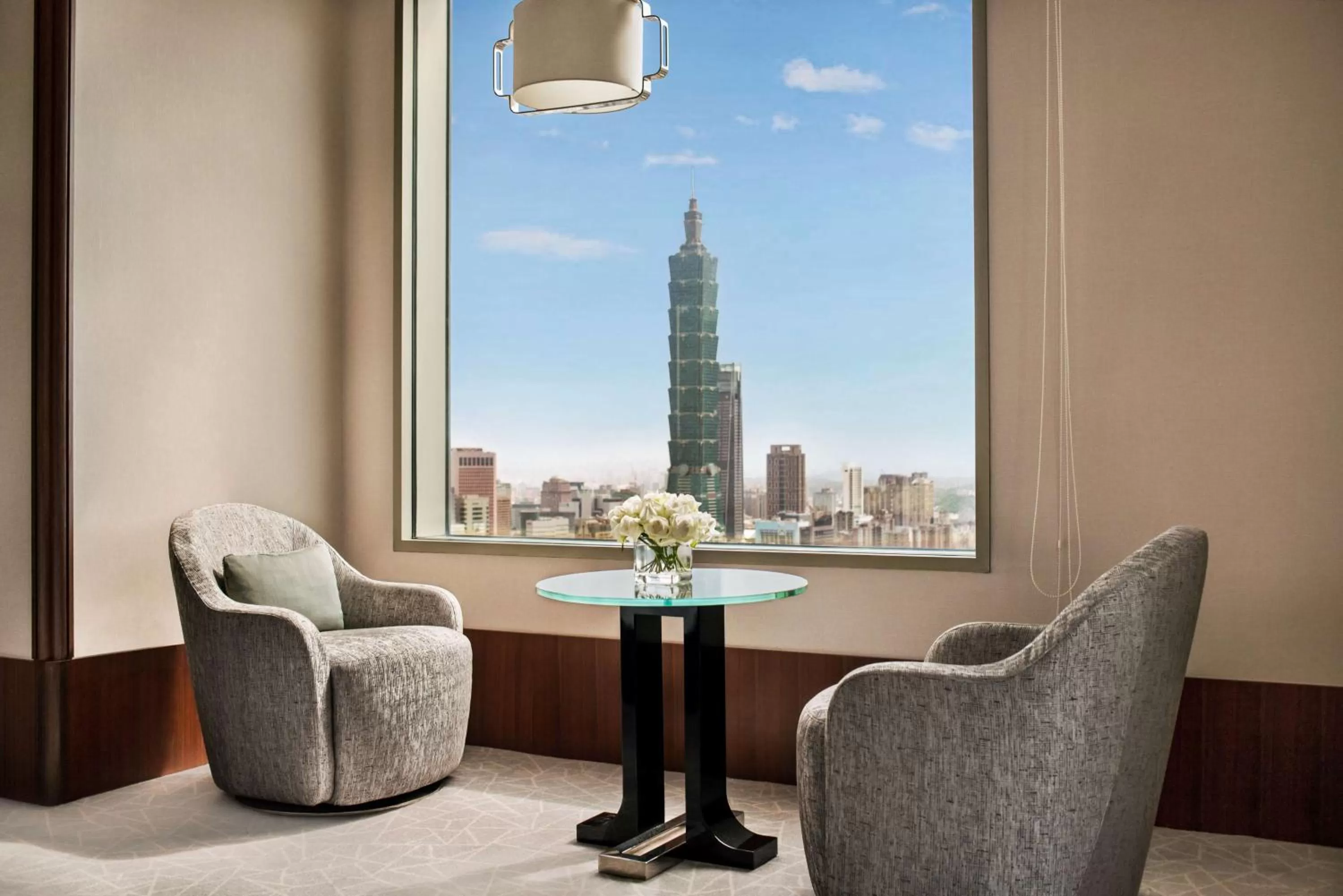 Living room in Shangri-La Far Eastern, Taipei