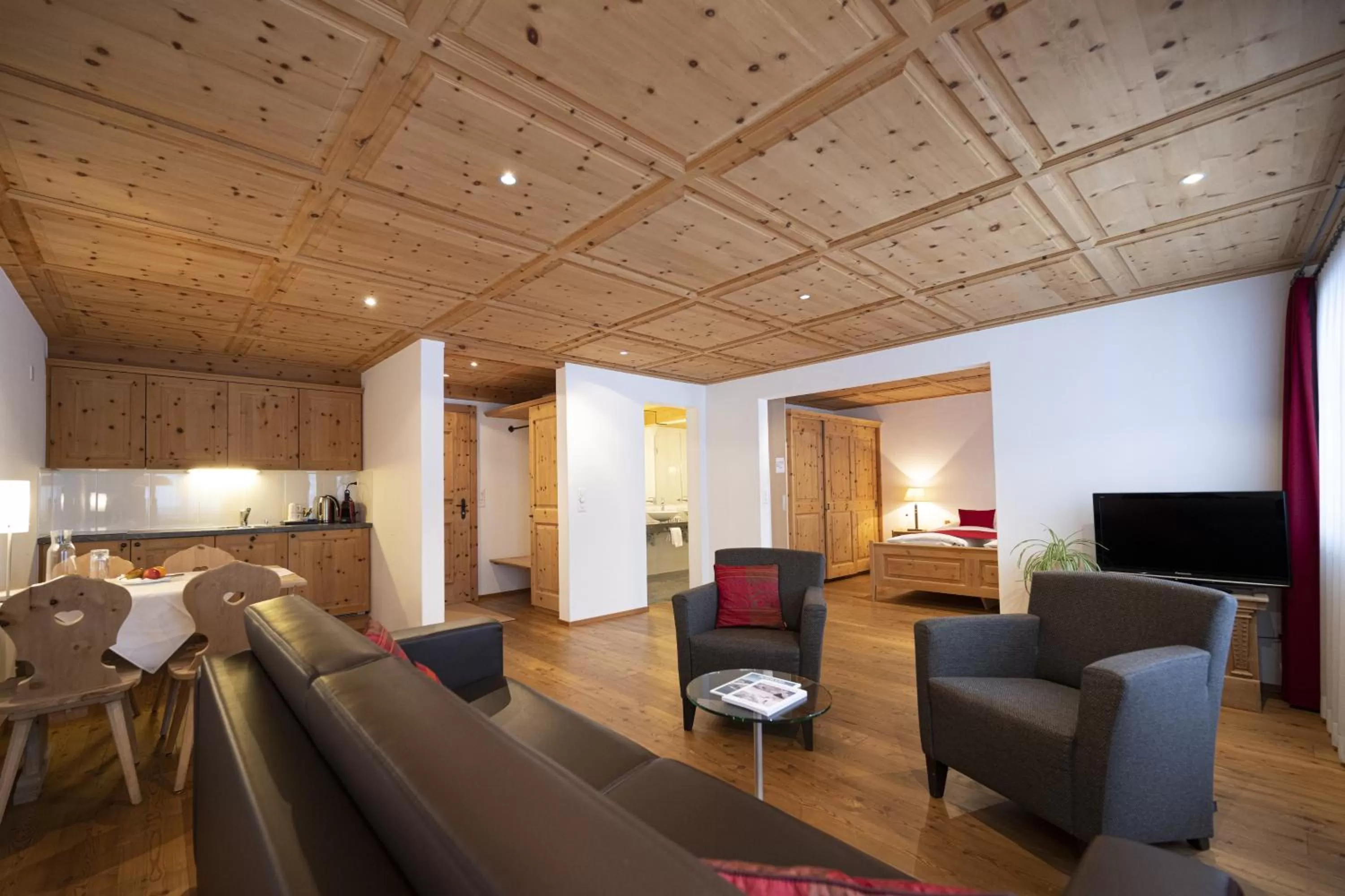 Kitchen or kitchenette, Seating Area in Hotel Engiadina
