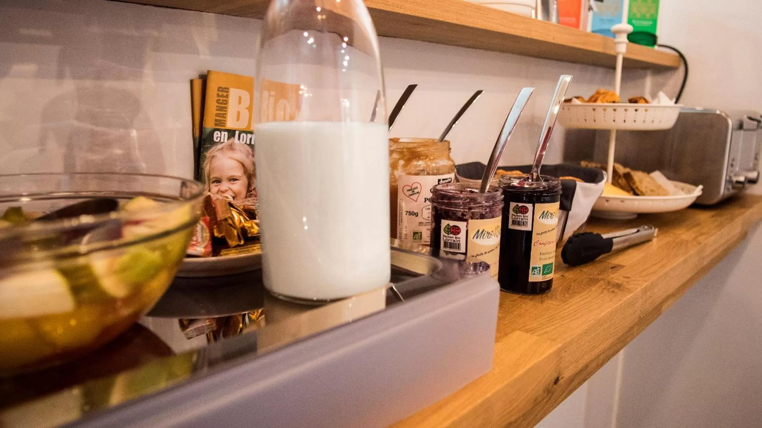 Buffet breakfast in Kosy Nancy Coeur de Ville