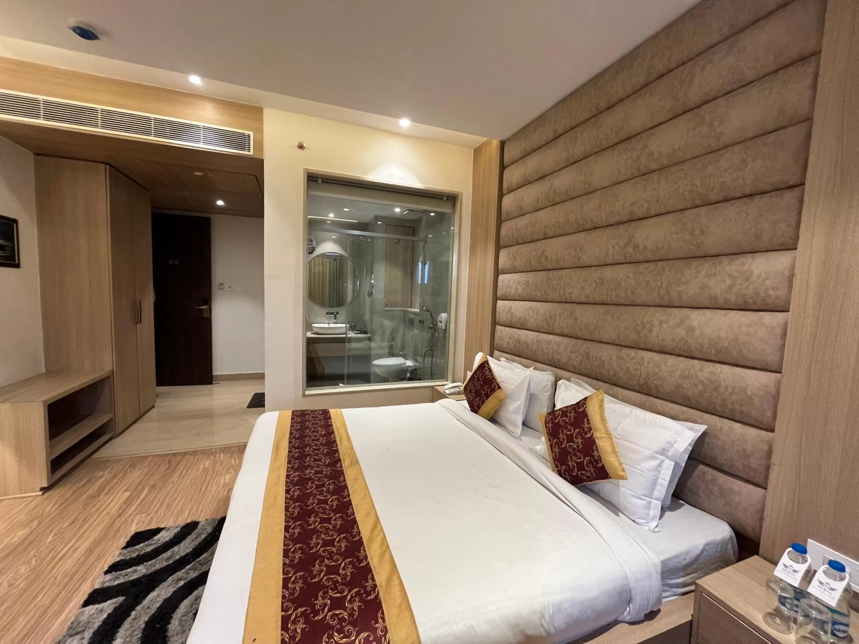 Spa and wellness centre/facilities, Bed in RRV Hotel