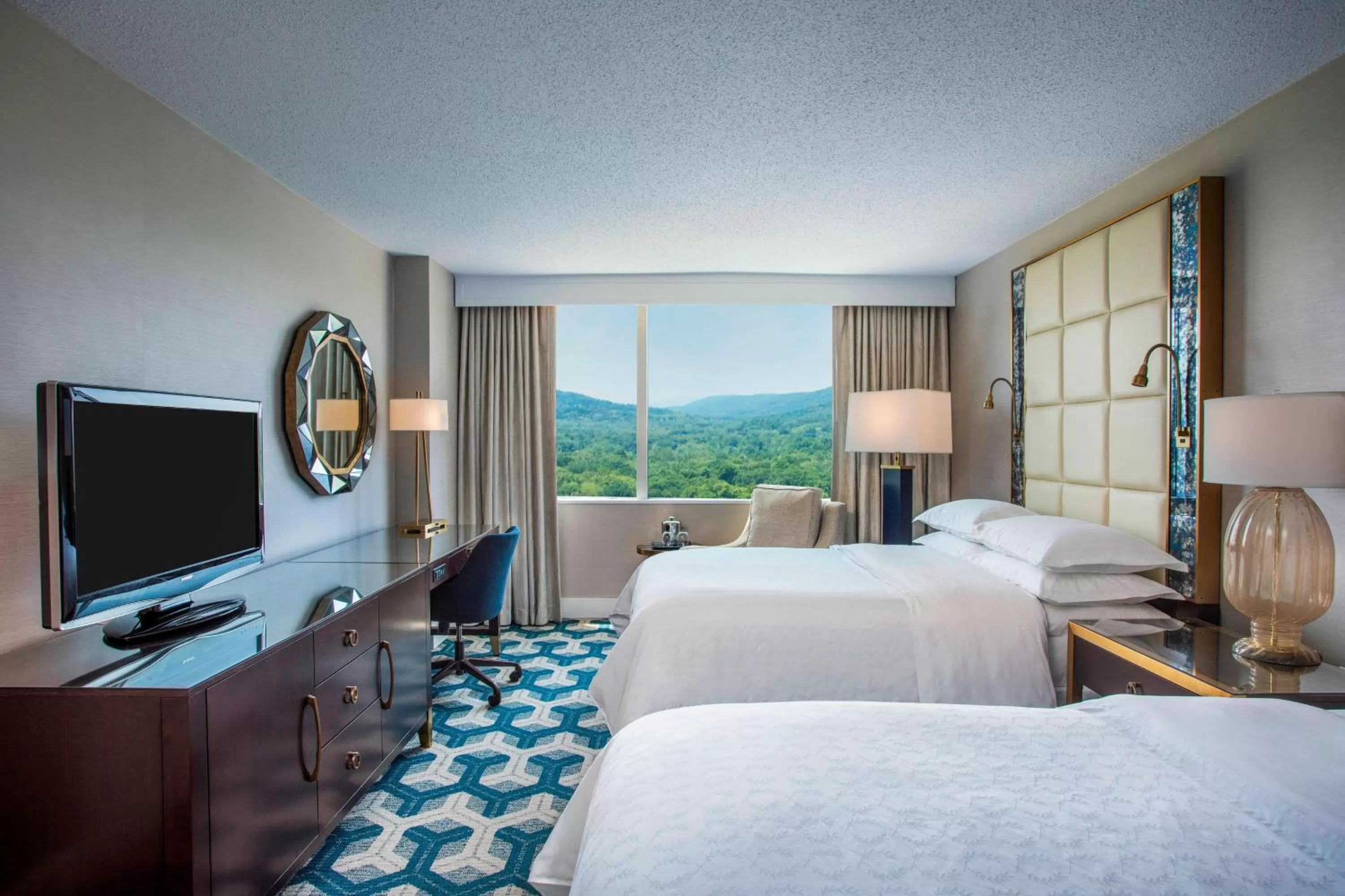 Photo of the whole room in Sheraton Mahwah