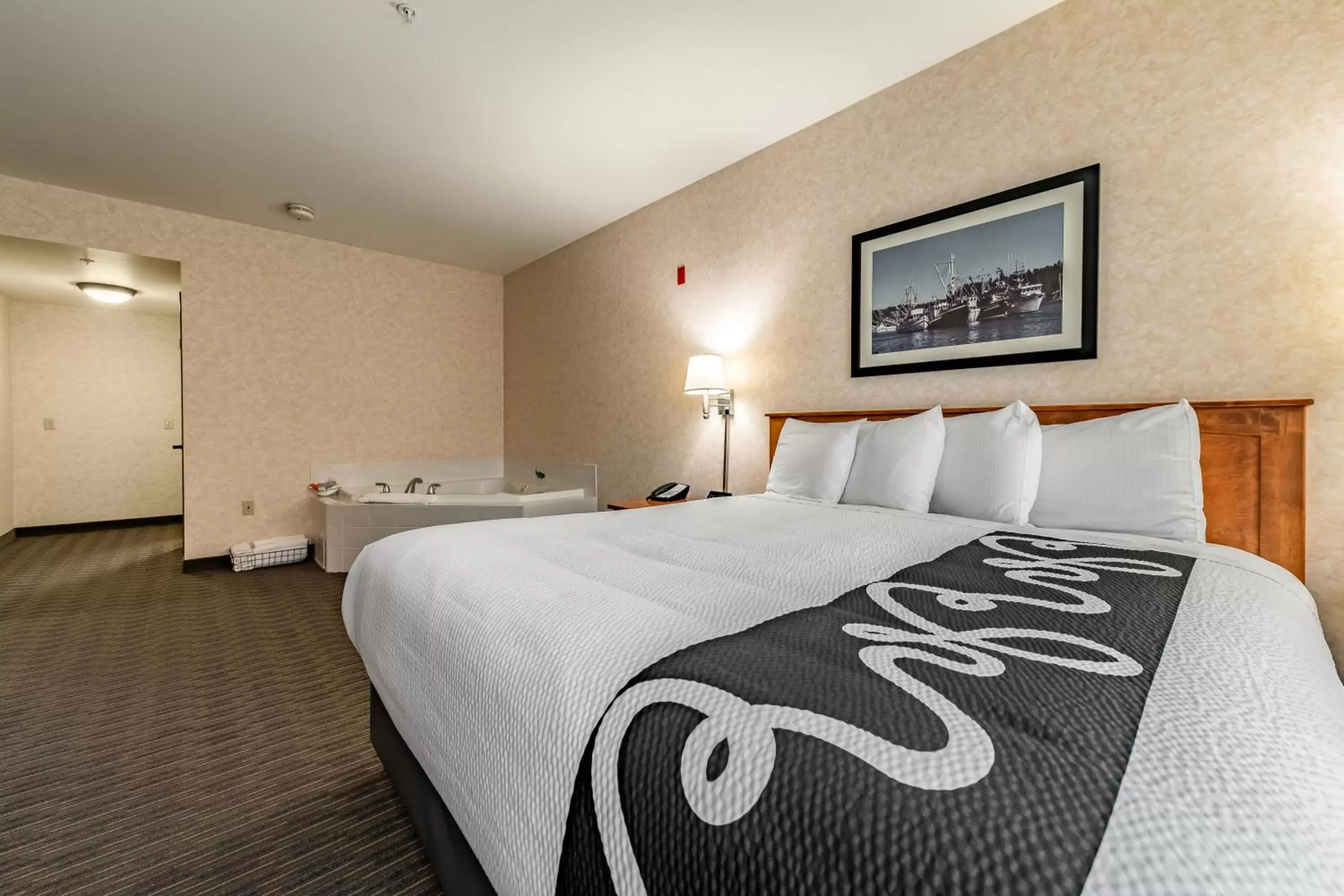 Executive Suite with Spa Bath in The INN at Gig Harbor Executive Suite with Spa Bath in The INN at Gig Harbor