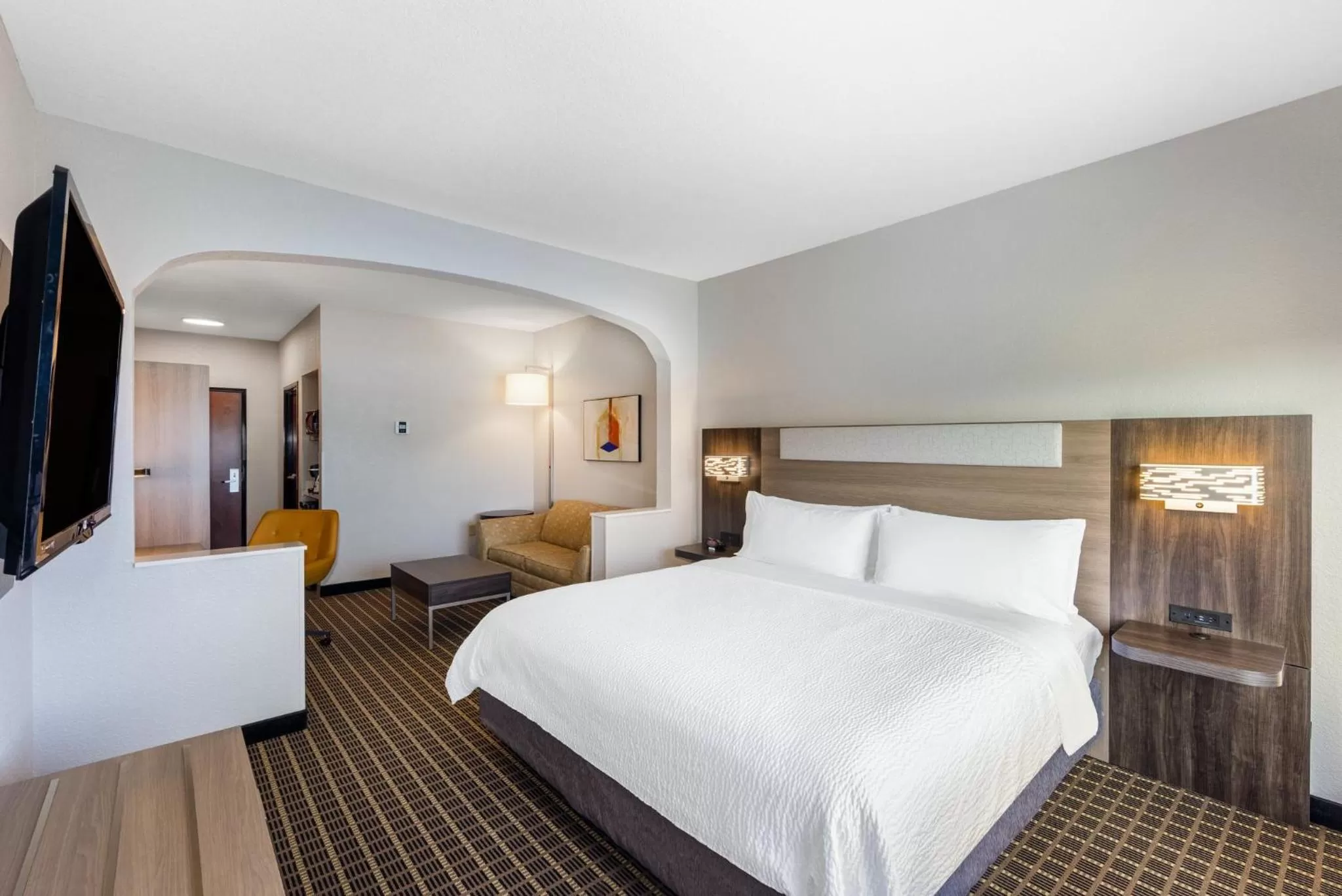 Photo of the whole room, Bed in Holiday Inn Express & Suites Pittsburg by IHG