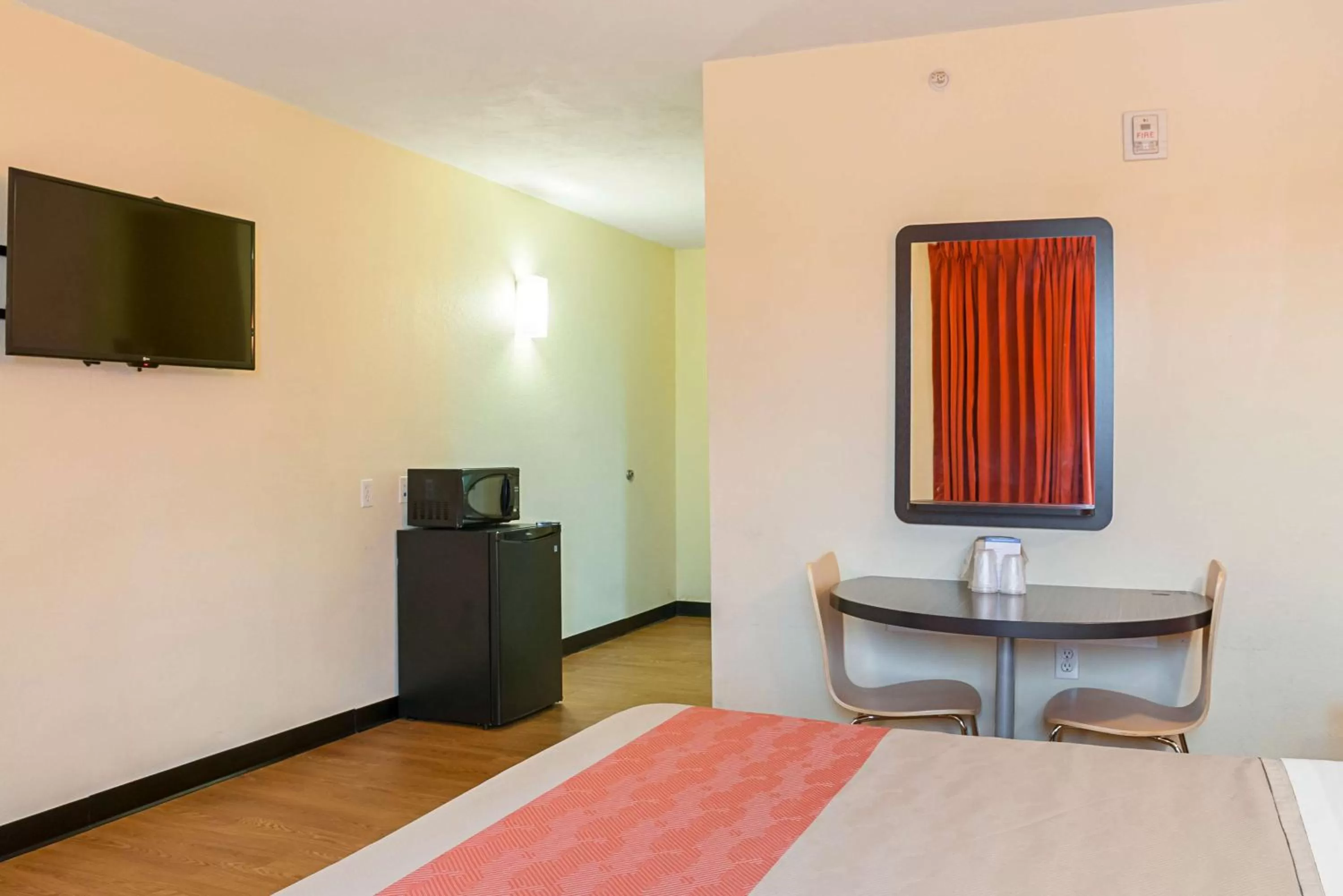 TV and multimedia, Bed in Motel 6-New Orleans, LA - Near Downtown