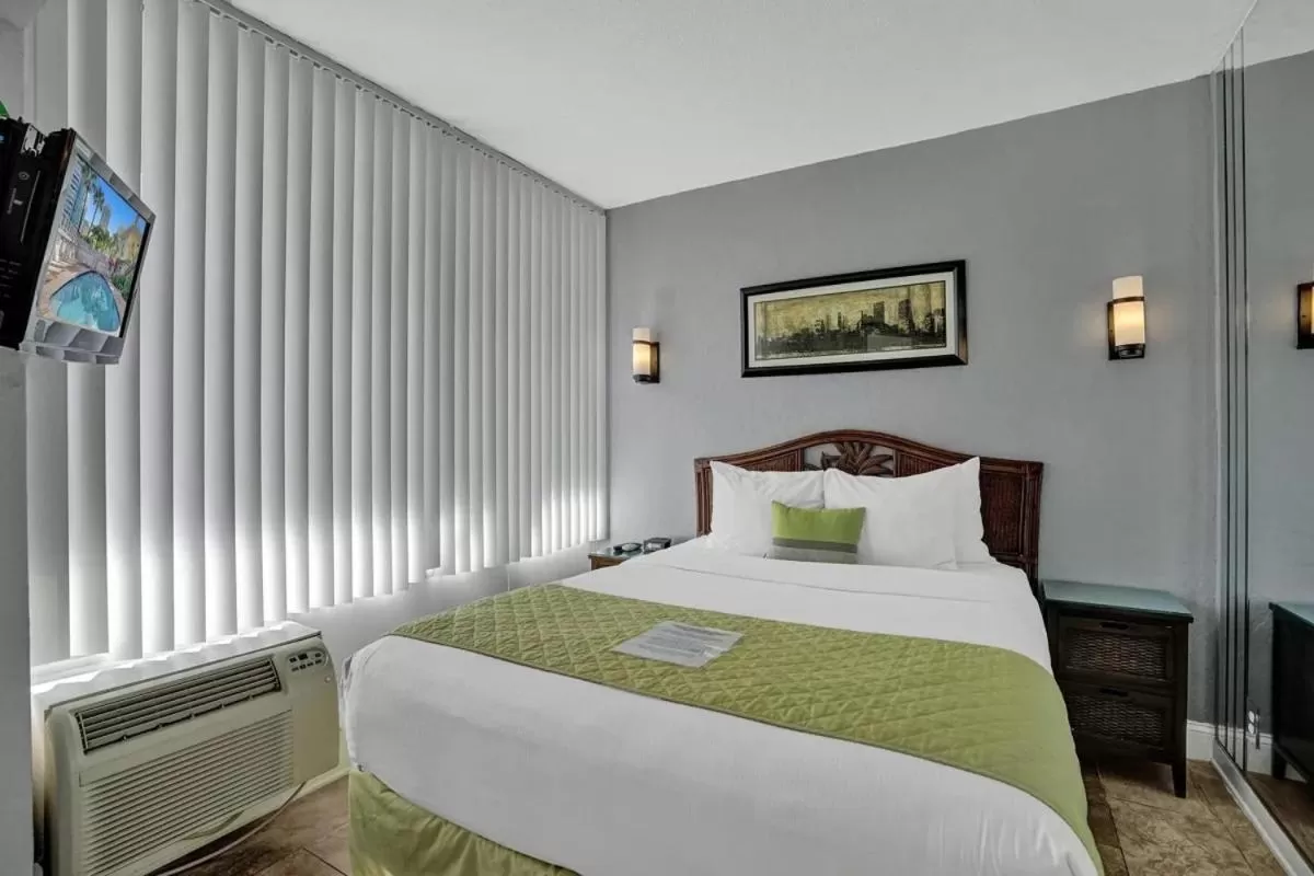 Bed in The Worthington Resorts - Clothing Optional - Men Only - Solo hombres