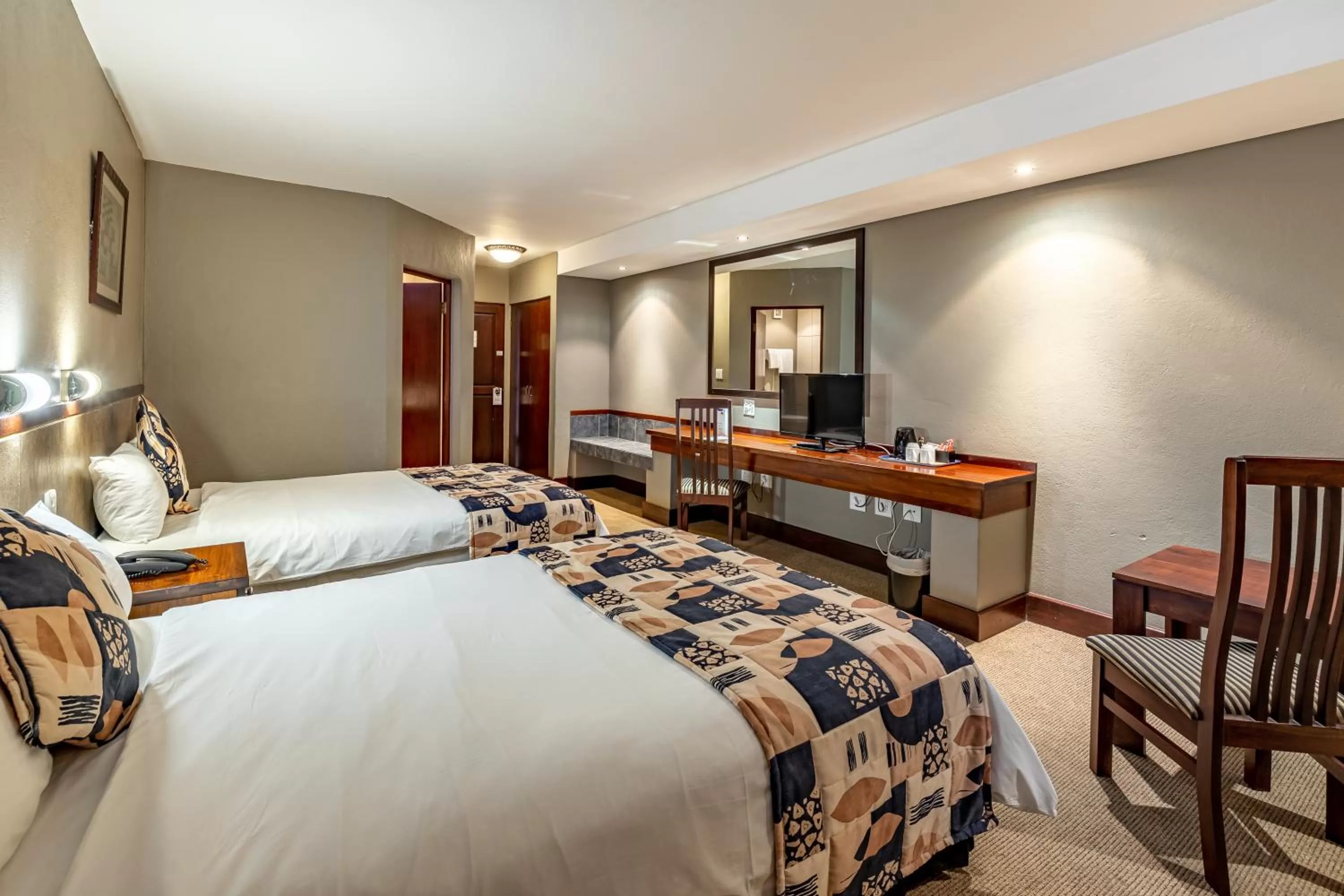 Bedroom, Bed in African Sky Hotels - Pine Lake Inn