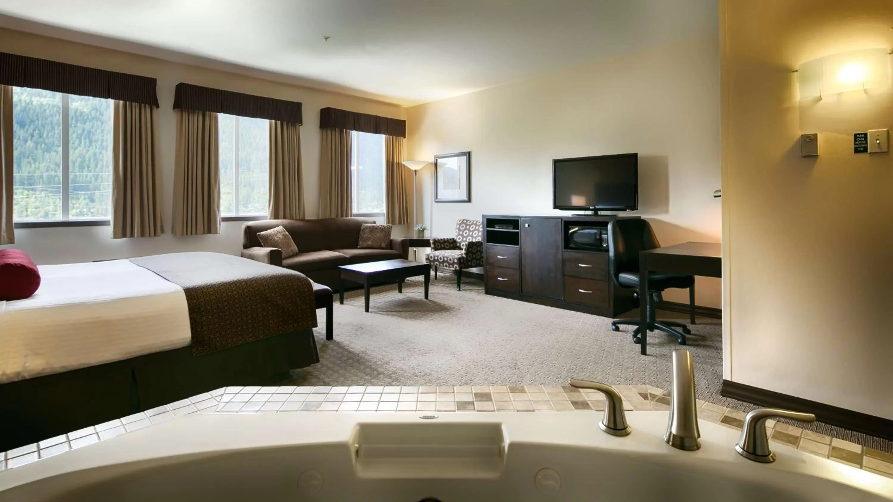 King Room with Spa Bath - Non-Smoking in Best Western Plus Baker Street Inn