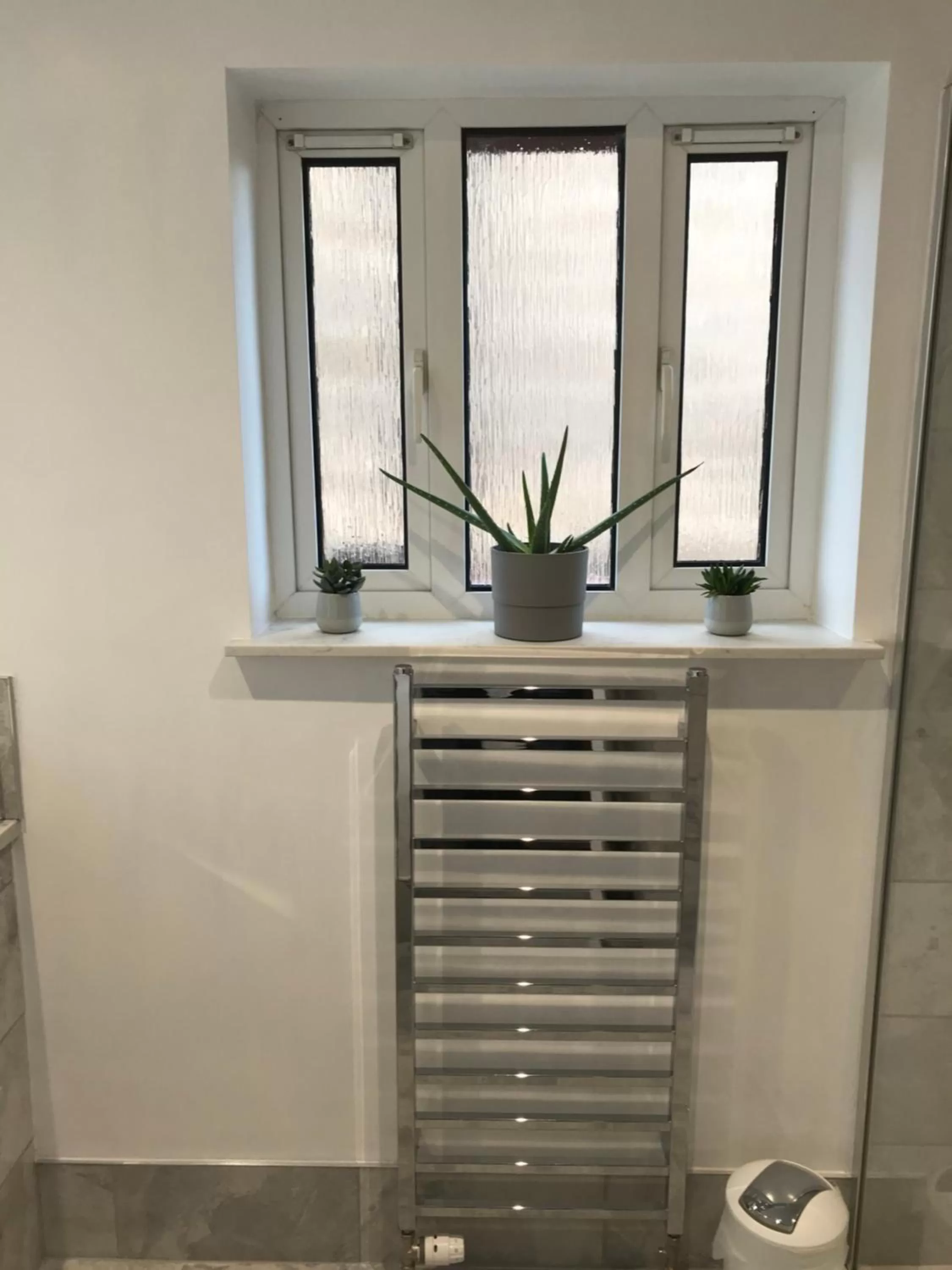 Toilet in Ravenswood Guest House