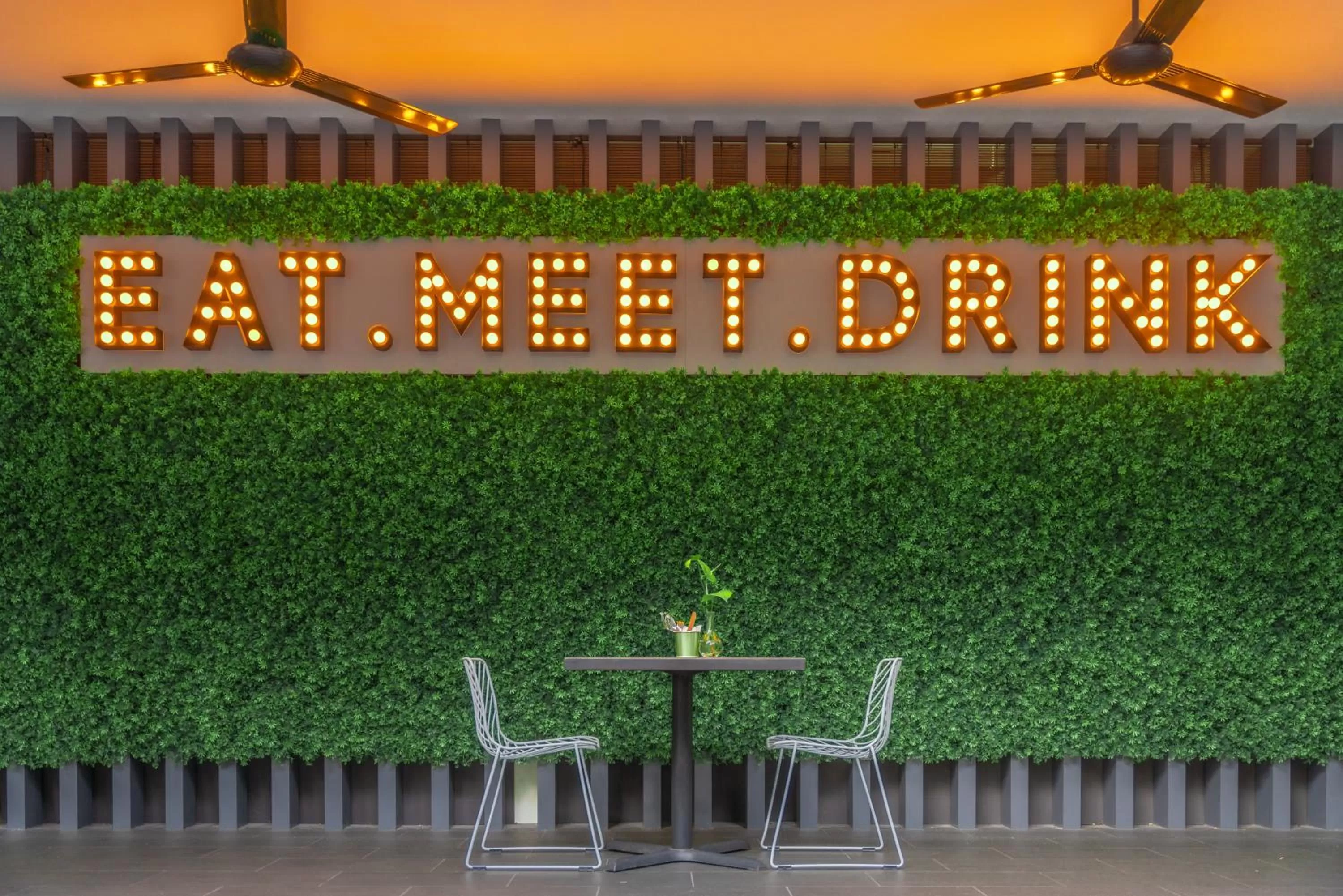 Restaurant/places to eat in Studio M Hotel