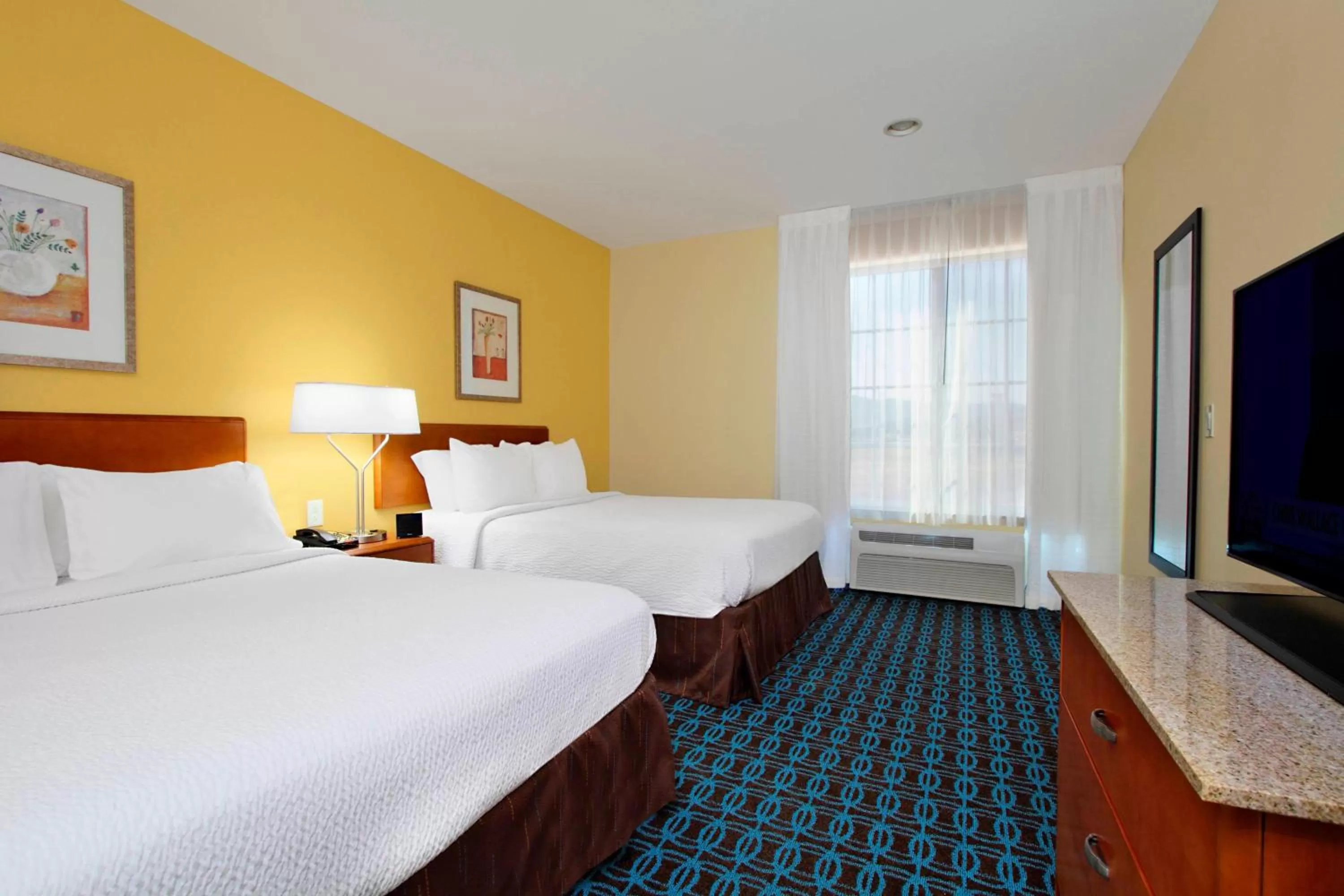 Queen Room with Two Queen Beds in Fairfield Inn & Suites by Marriott Fairfield Napa Valley Area