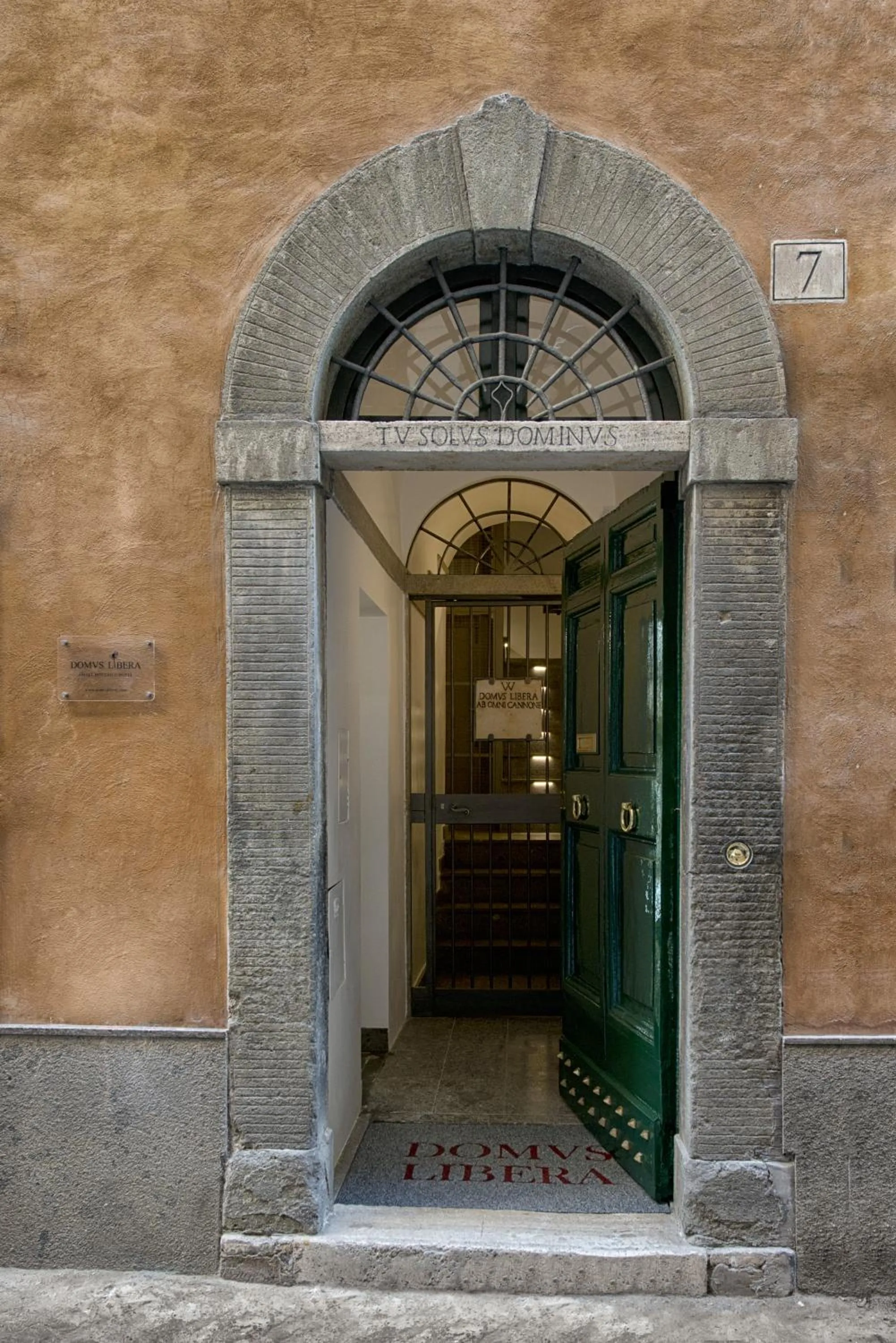 Facade/entrance in Domus Libera
