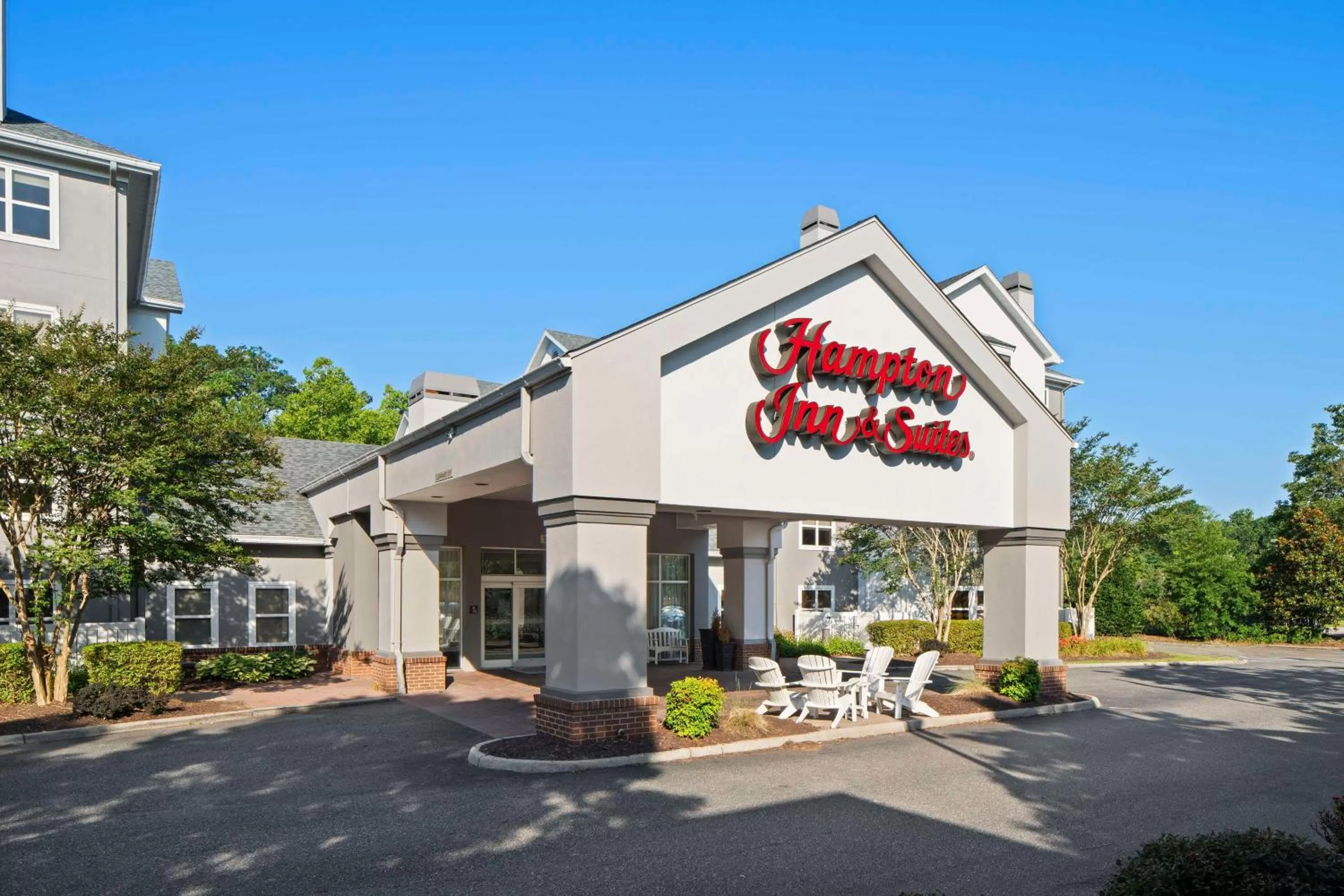 Property building in Hampton Inn & Suites Newport News-Airport - Oyster Point Area