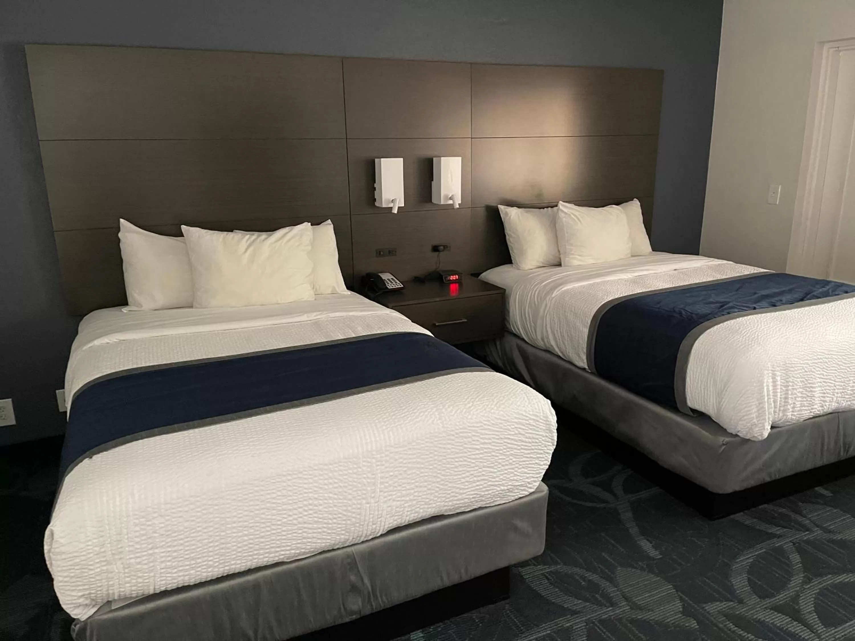 Bed in The Historic Brookdale Lodge, Santa Cruz Mountains