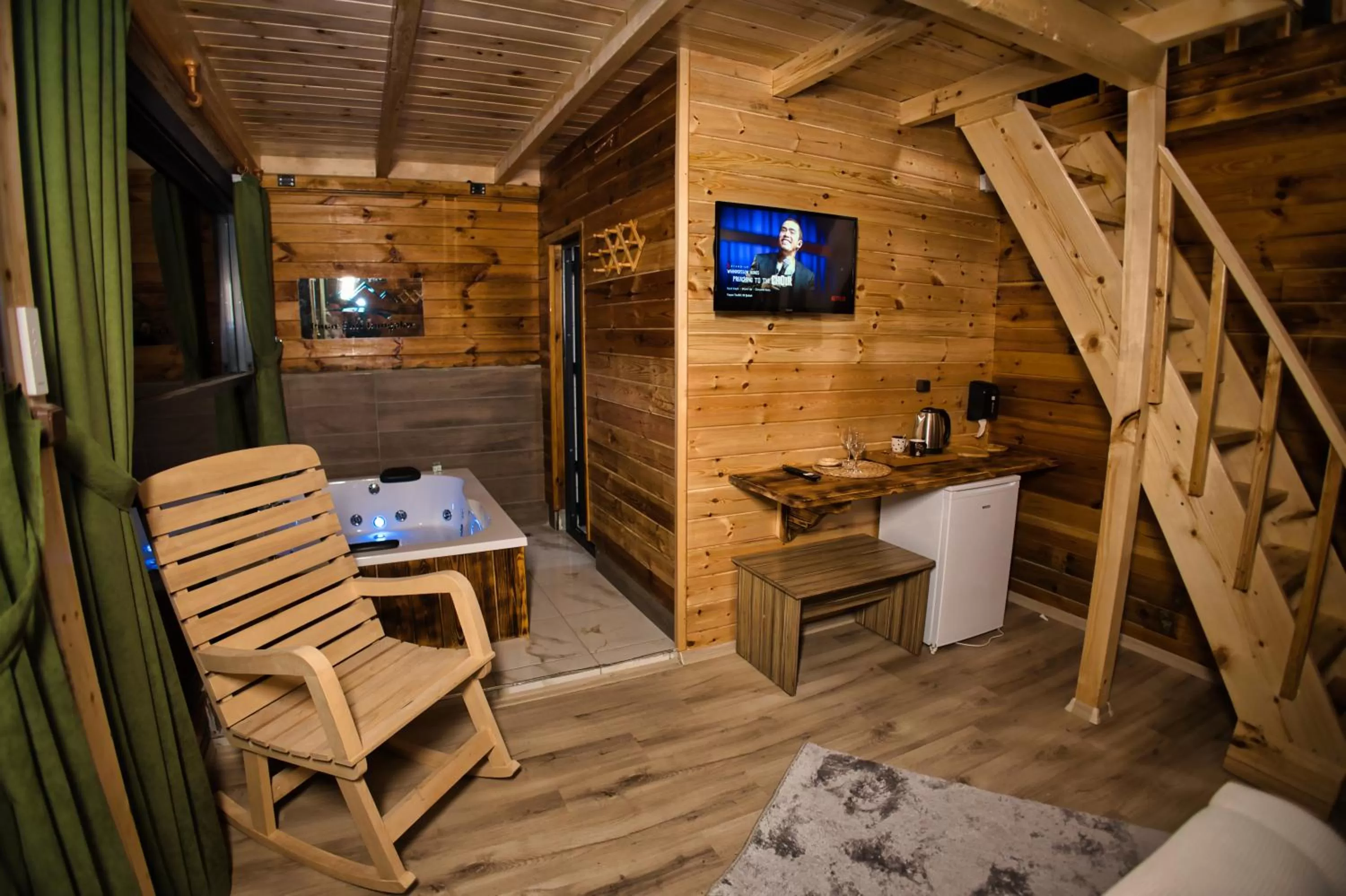 TV and multimedia in Pınar Suit Bungalow