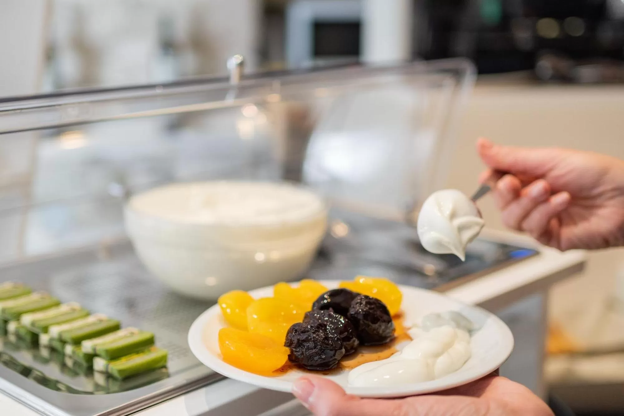 Lounge or bar in El Homs Palace Hotel