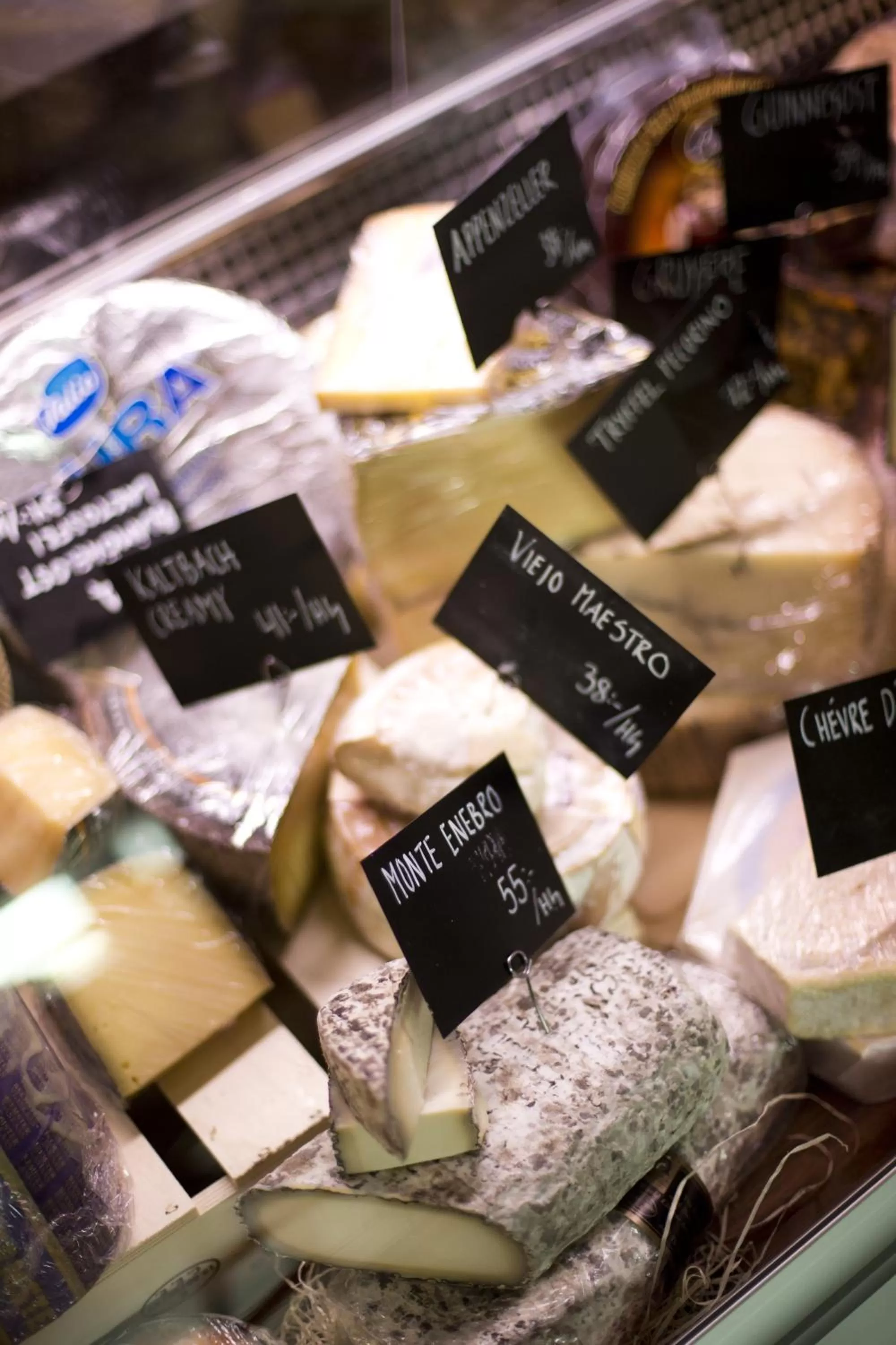 Restaurant/places to eat in SPiS Hotel & Hostel