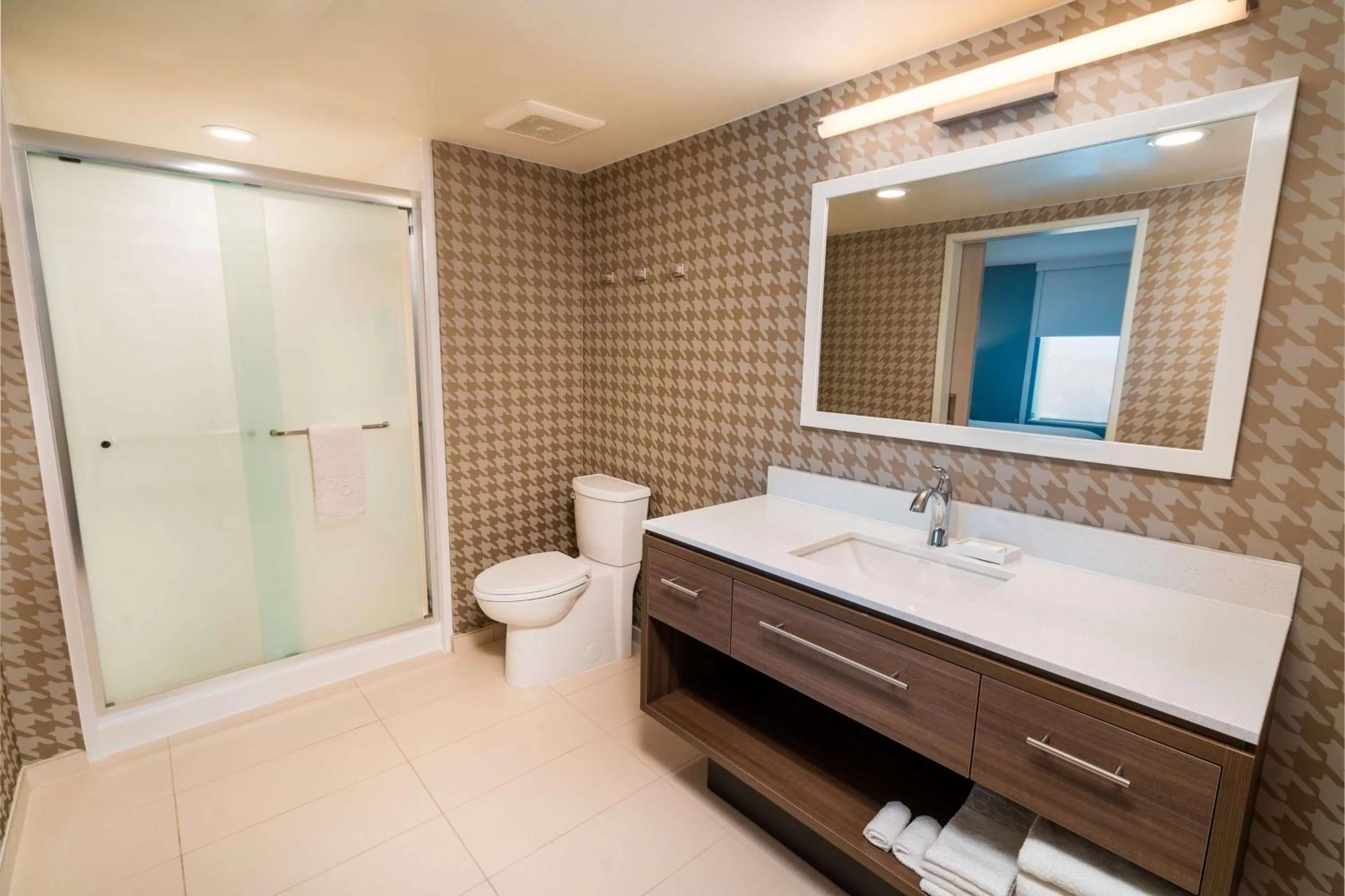Bathroom in Home2 Suites Bakersfield