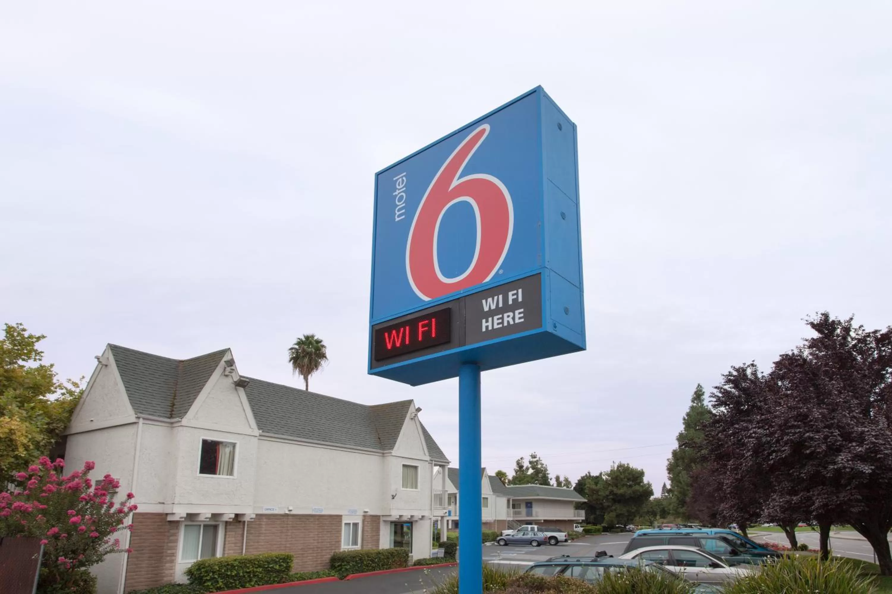 Facade/entrance in Motel 6-Sacramento, CA - Central