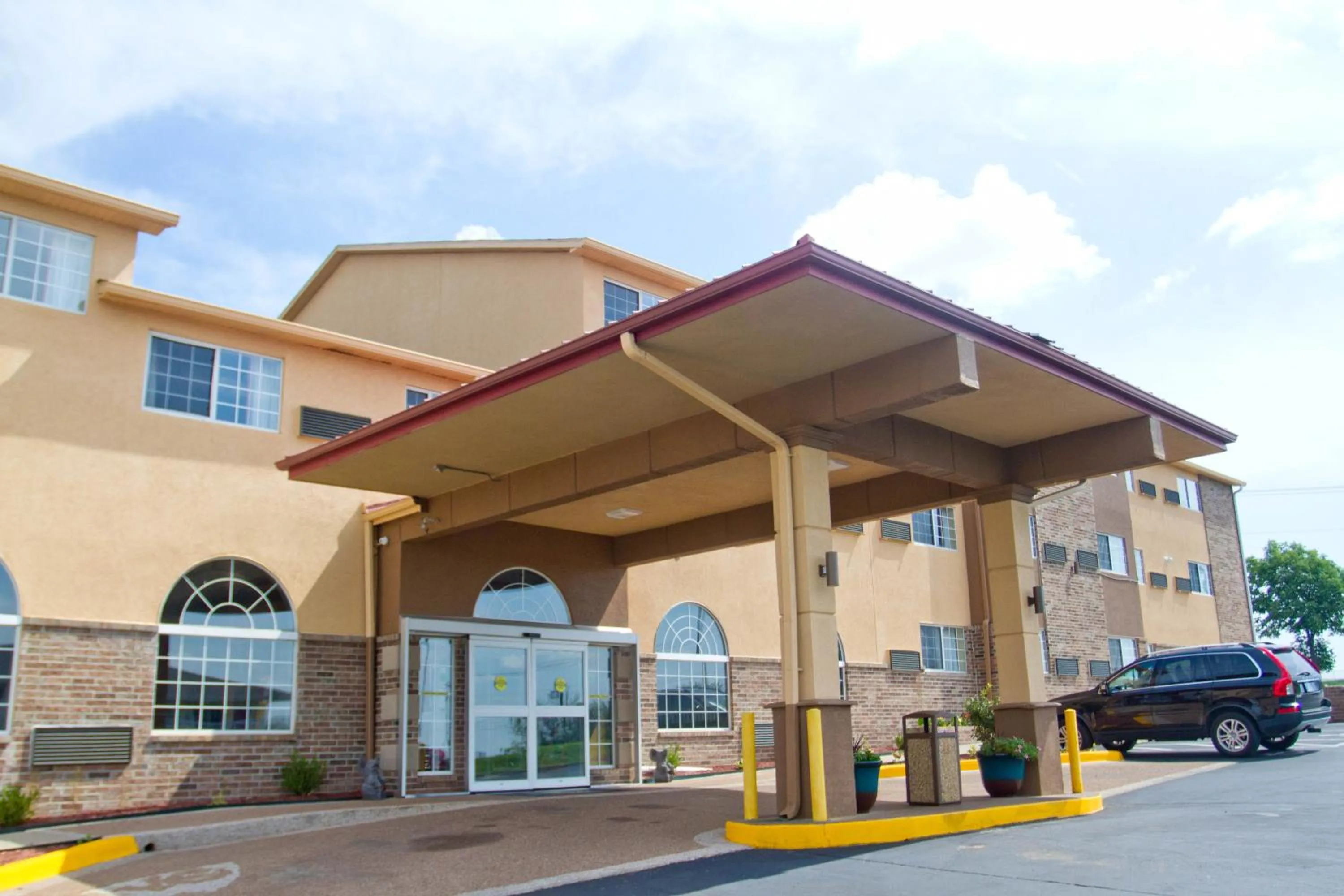 Animals in Super 8 by Wyndham Kansas City