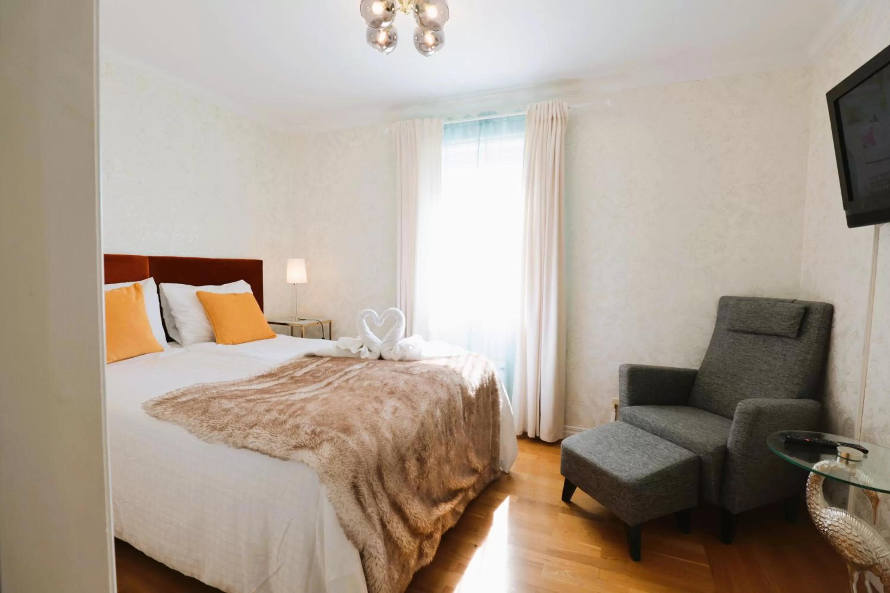 room service, Bed in Vänerport Lakefront Hotell