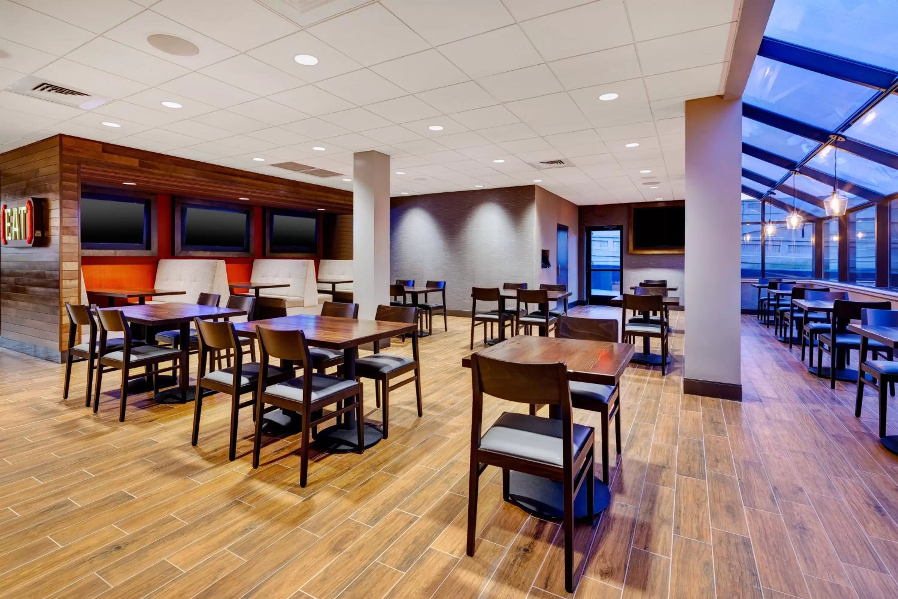 Restaurant/places to eat in Holiday Inn Grand Rapids Downtown by IHG