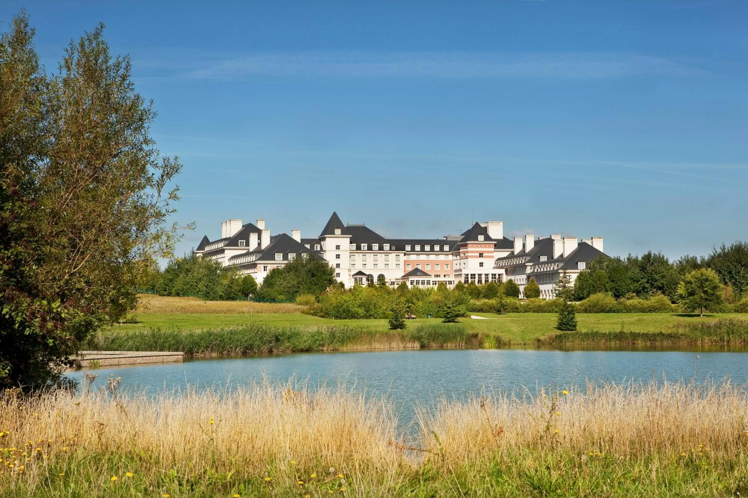 Facade/entrance in Dream Castle Hotel Marne La Vallee