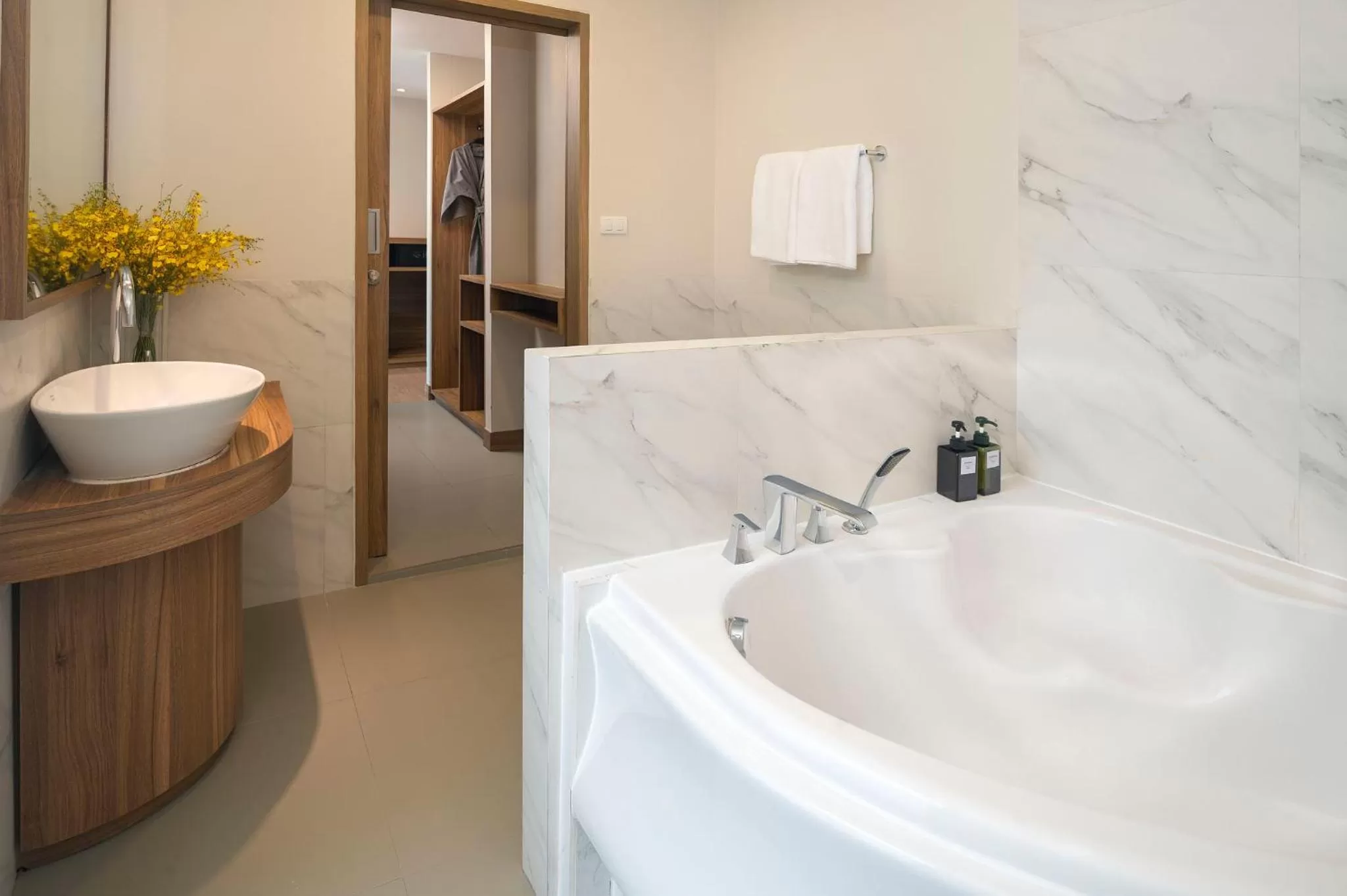 Bathroom in Canalis Suvarnabhumi Airport Hotel