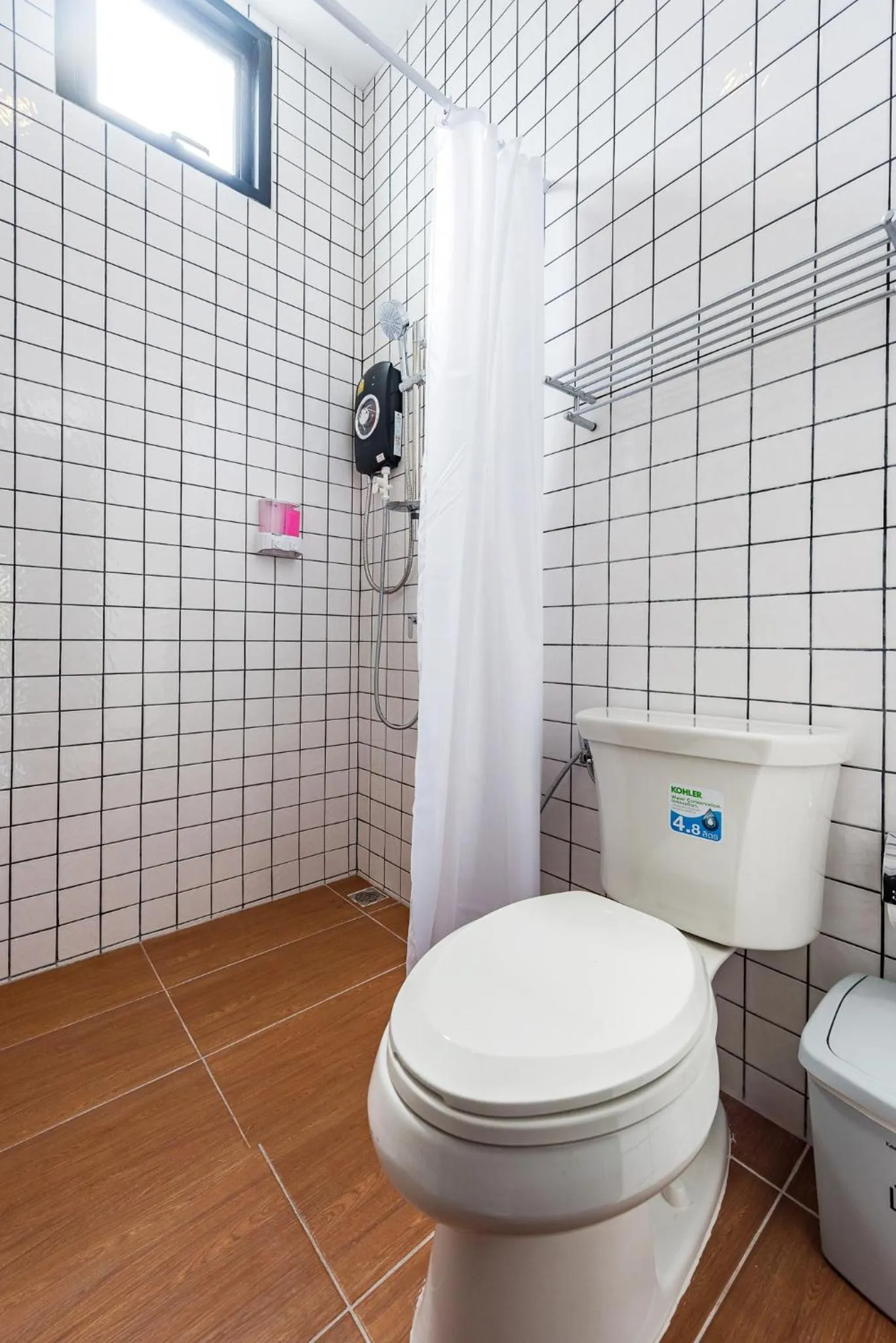 Toilet in Book a Bed Poshtel - SHA Plus