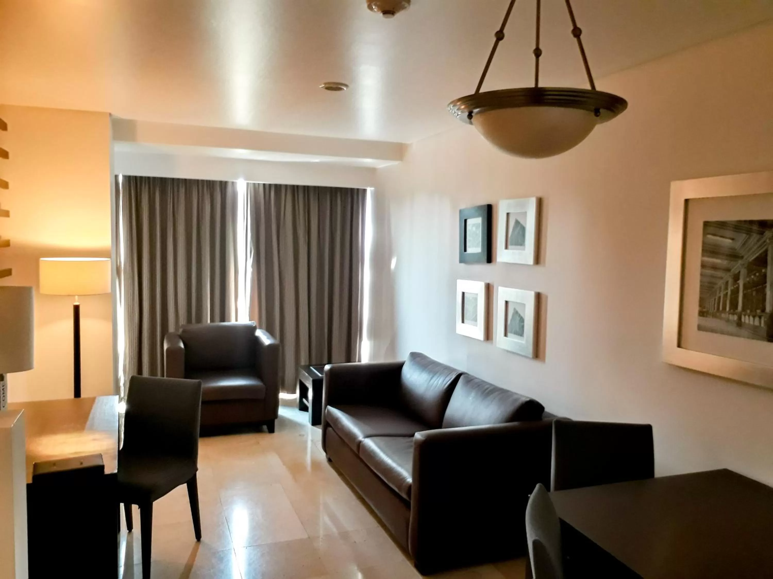 Seating area in Hotel & Suites PF