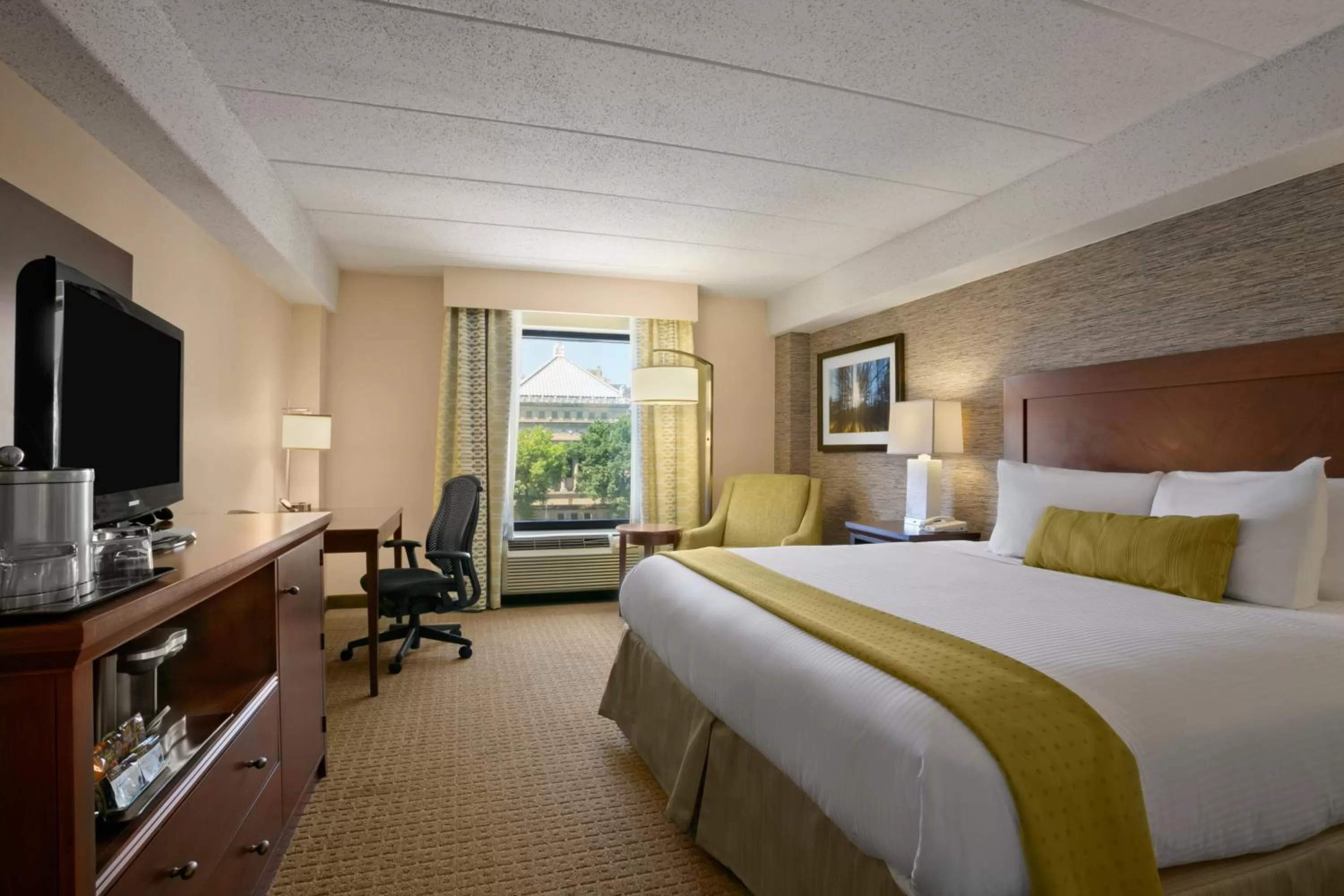 King Room - Disability Access in Wyndham Pittsburgh University Center