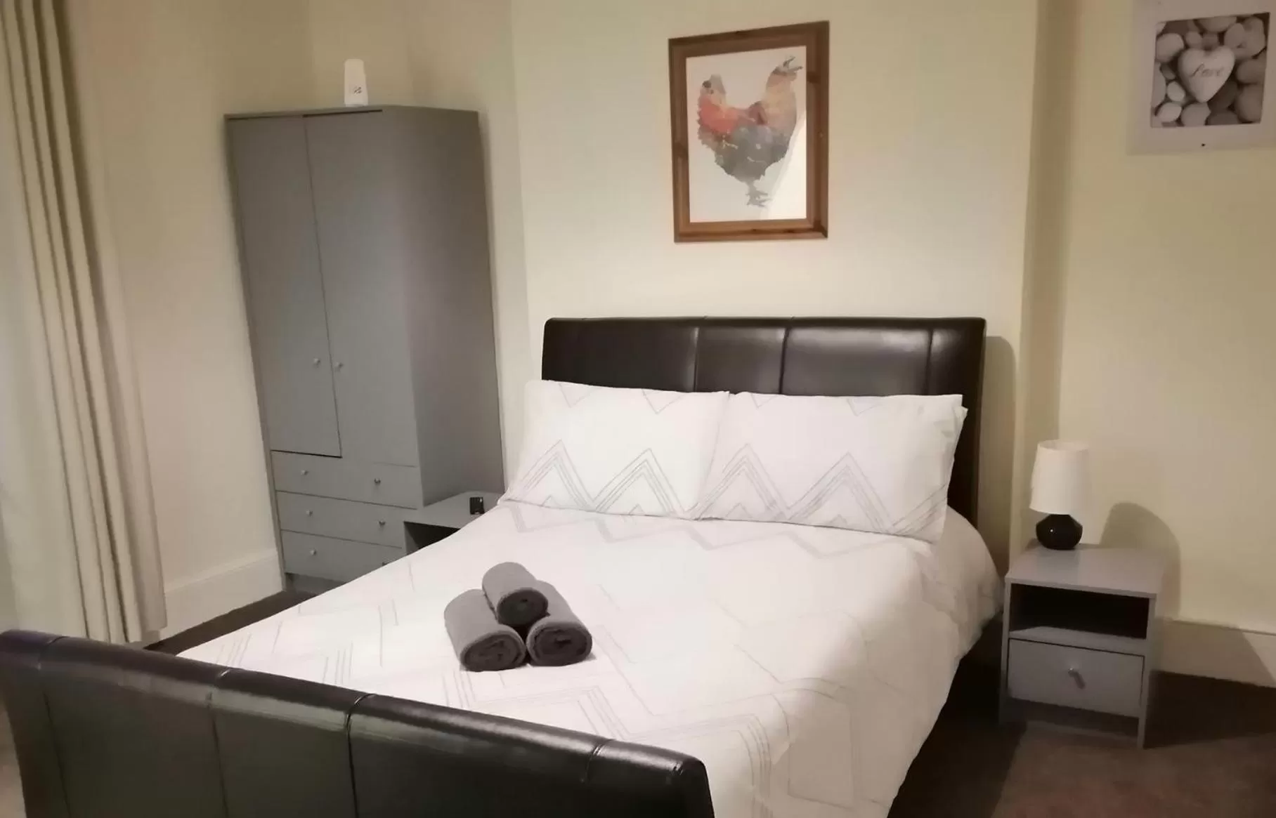 Bed in The Parkers Arms - The home of Cattlemans Steakhouse