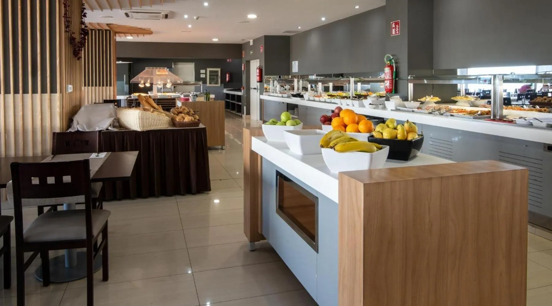 Buffet breakfast in Marina Elite