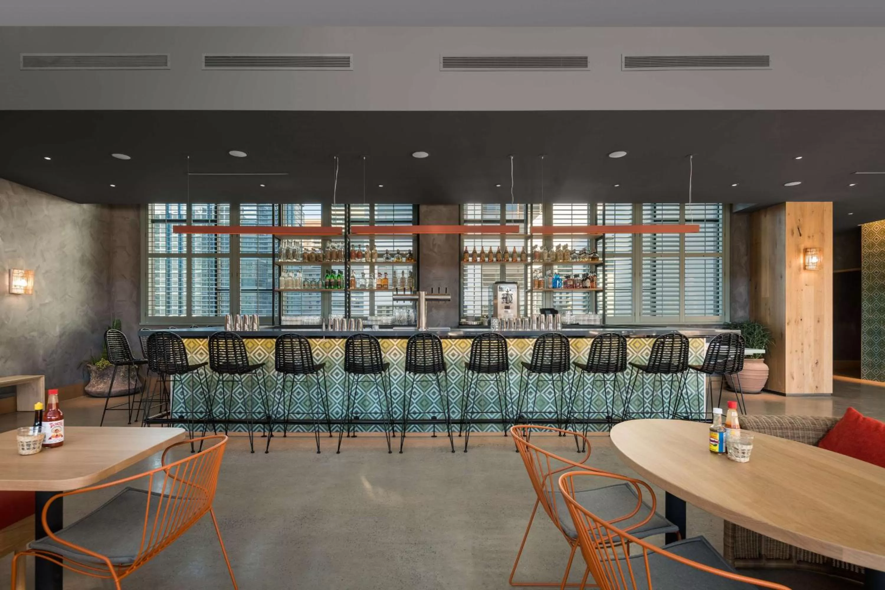 Lounge or bar in Motto by Hilton Philadelphia Rittenhouse Square