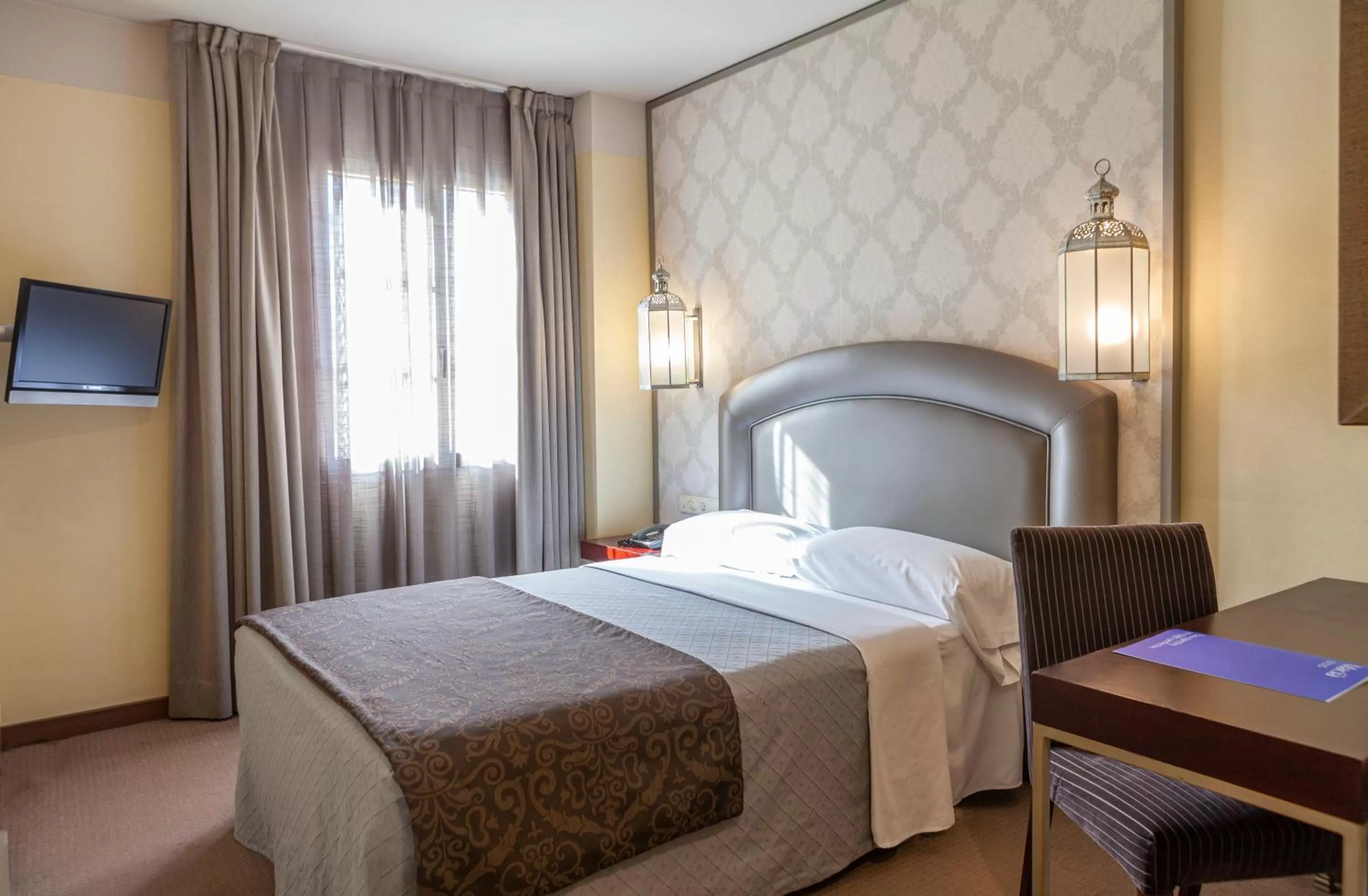 Photo of the whole room, Bed in Hotel Macià Alfaros