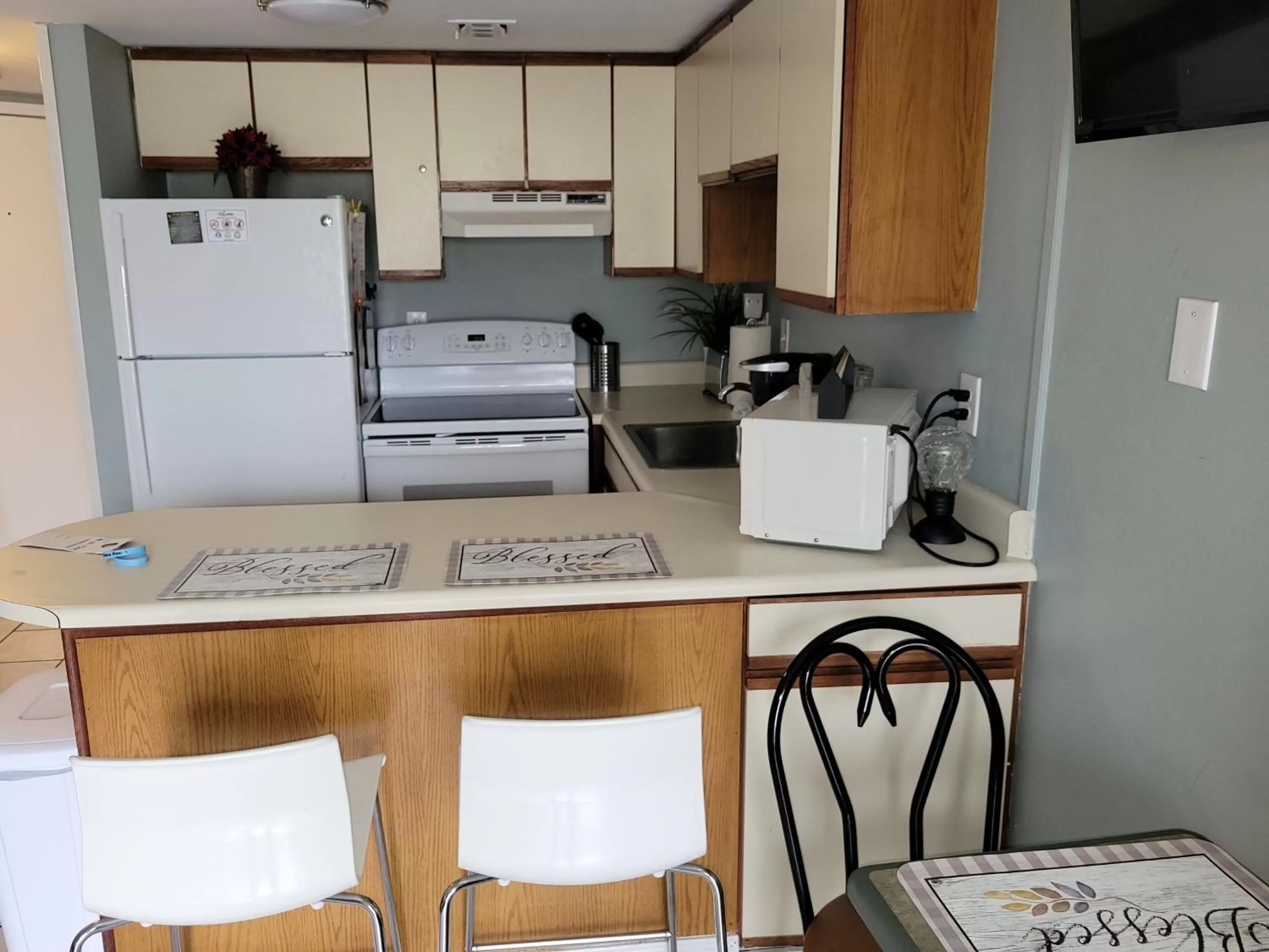 Kitchen/Kitchenette in The Palace Unit 305