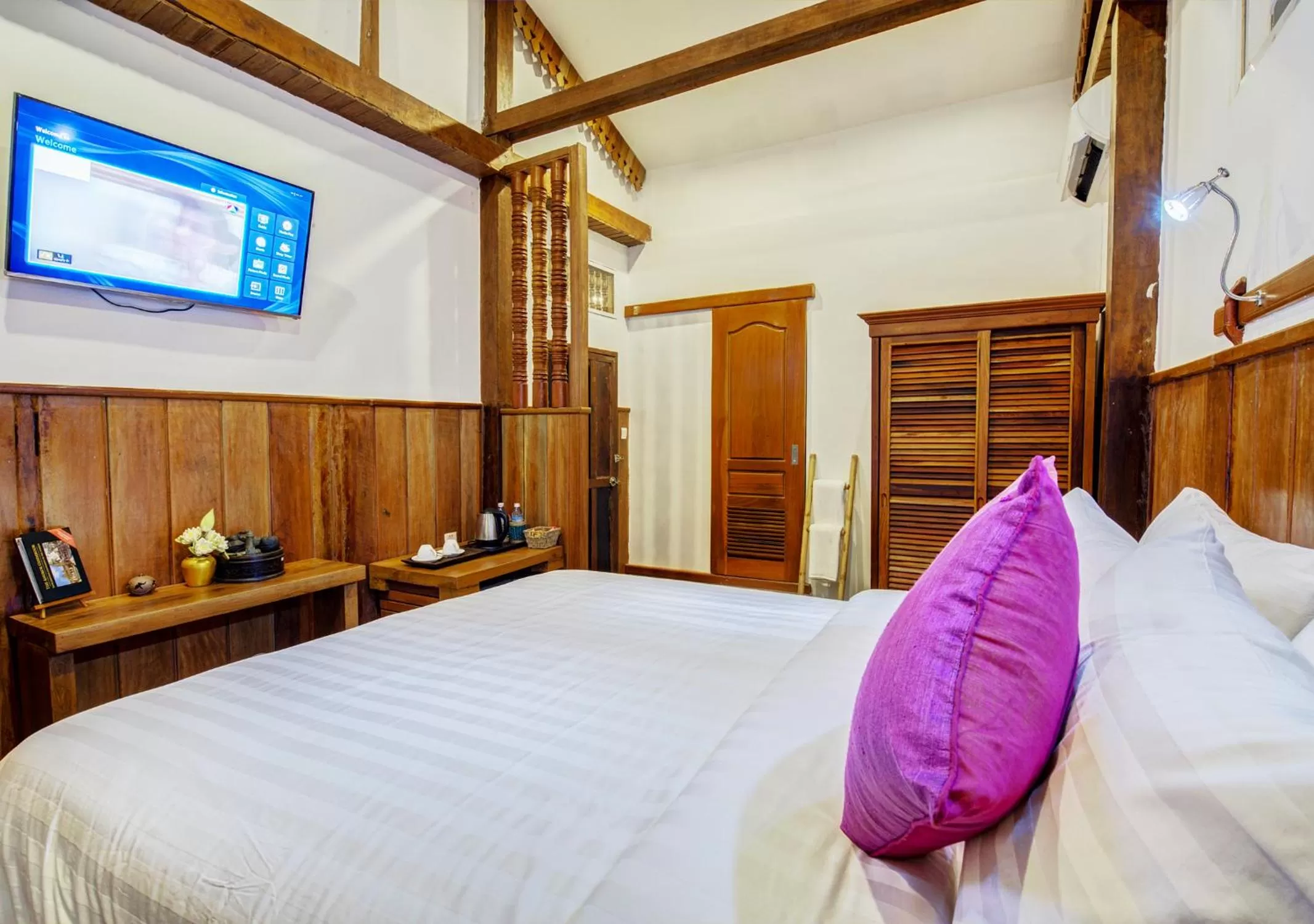 Bed in Maison Model d'Angkor