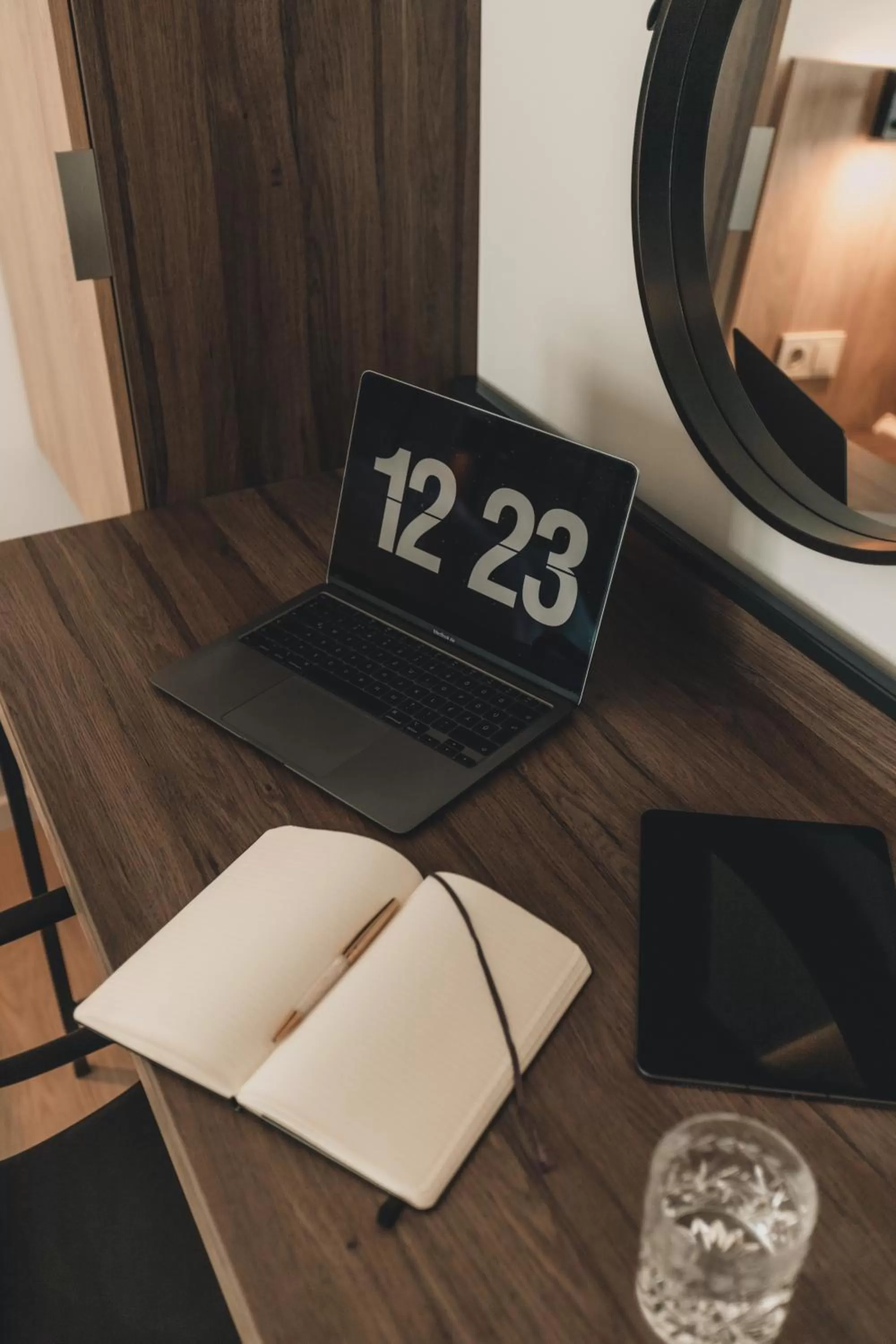 TV/Entertainment Center in H55