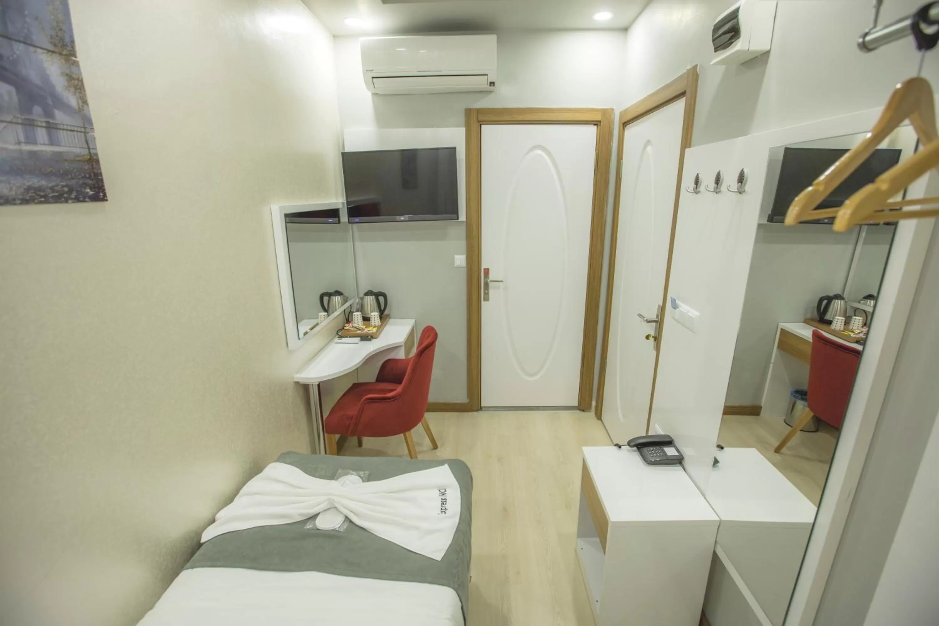 Bed in Express İnci Hotel