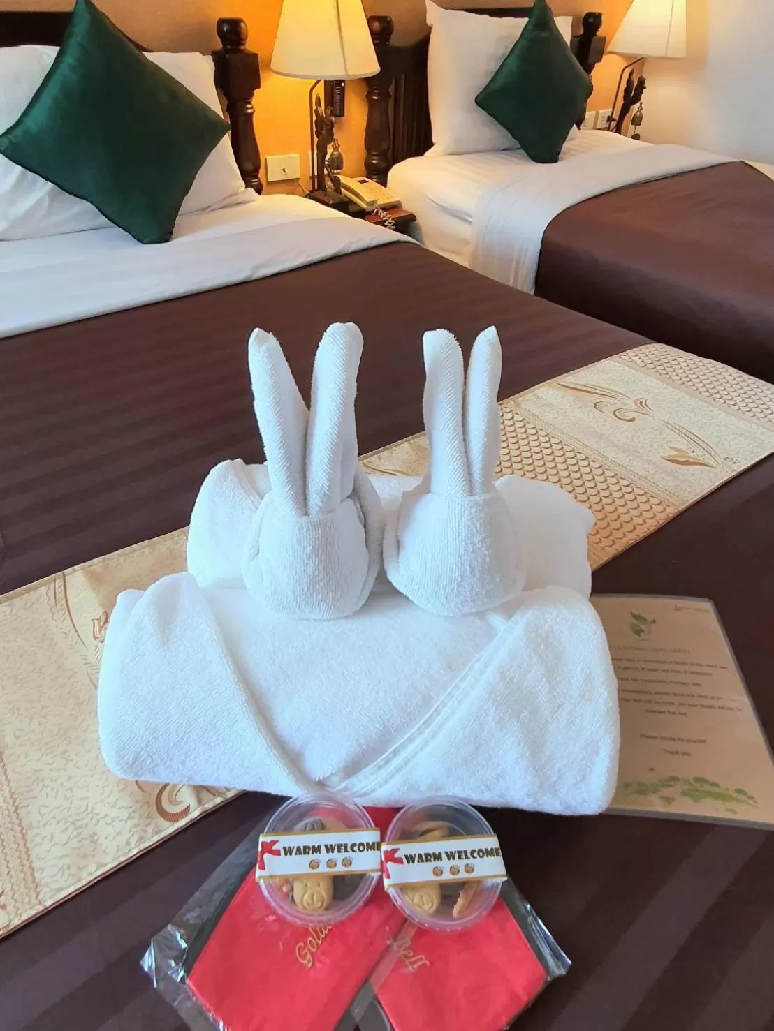 towels, Bed in Goldenbell Hotel Chiangmai