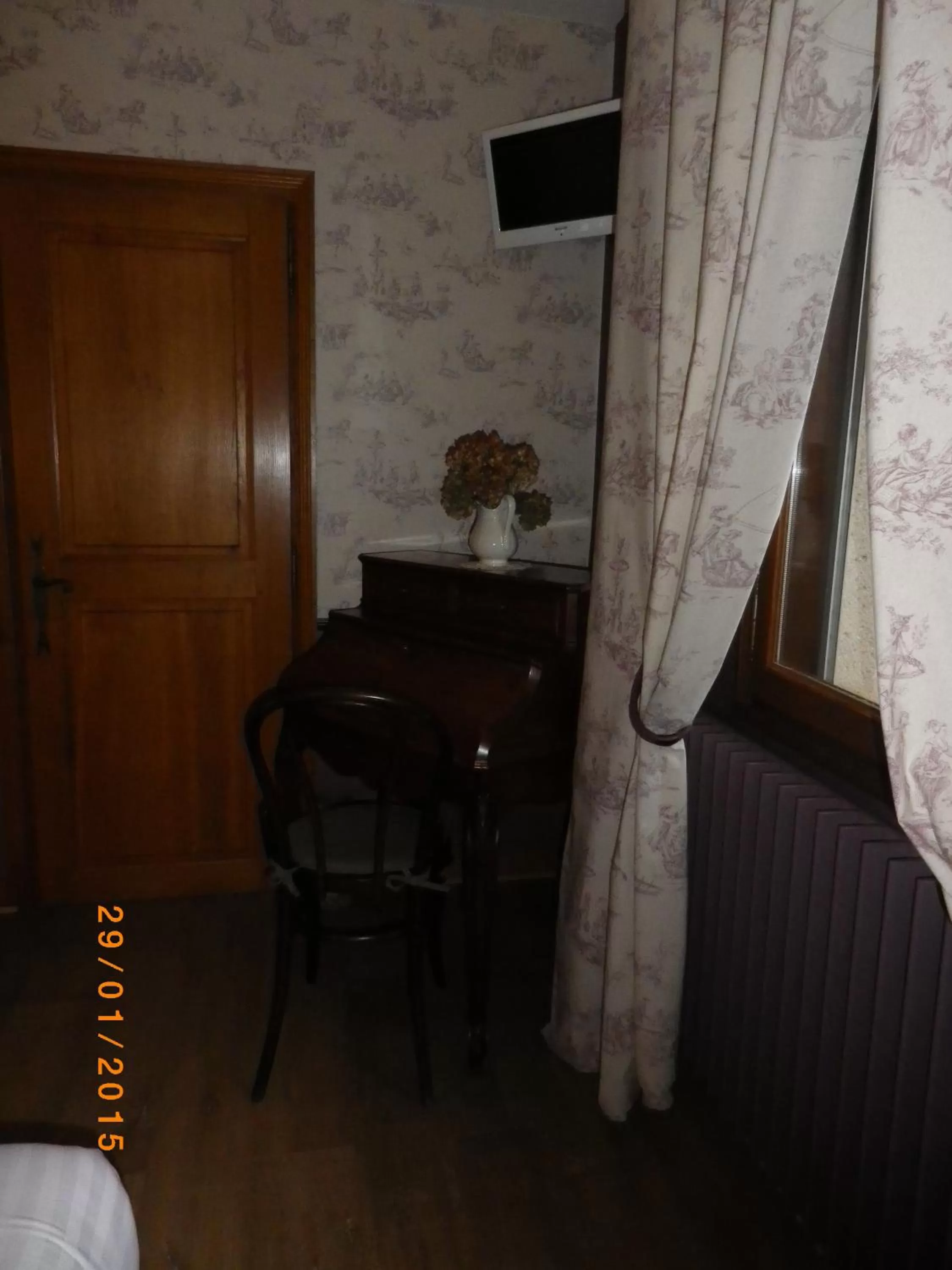 TV and multimedia in Chambres et Table d'Hôtes Les Machetières