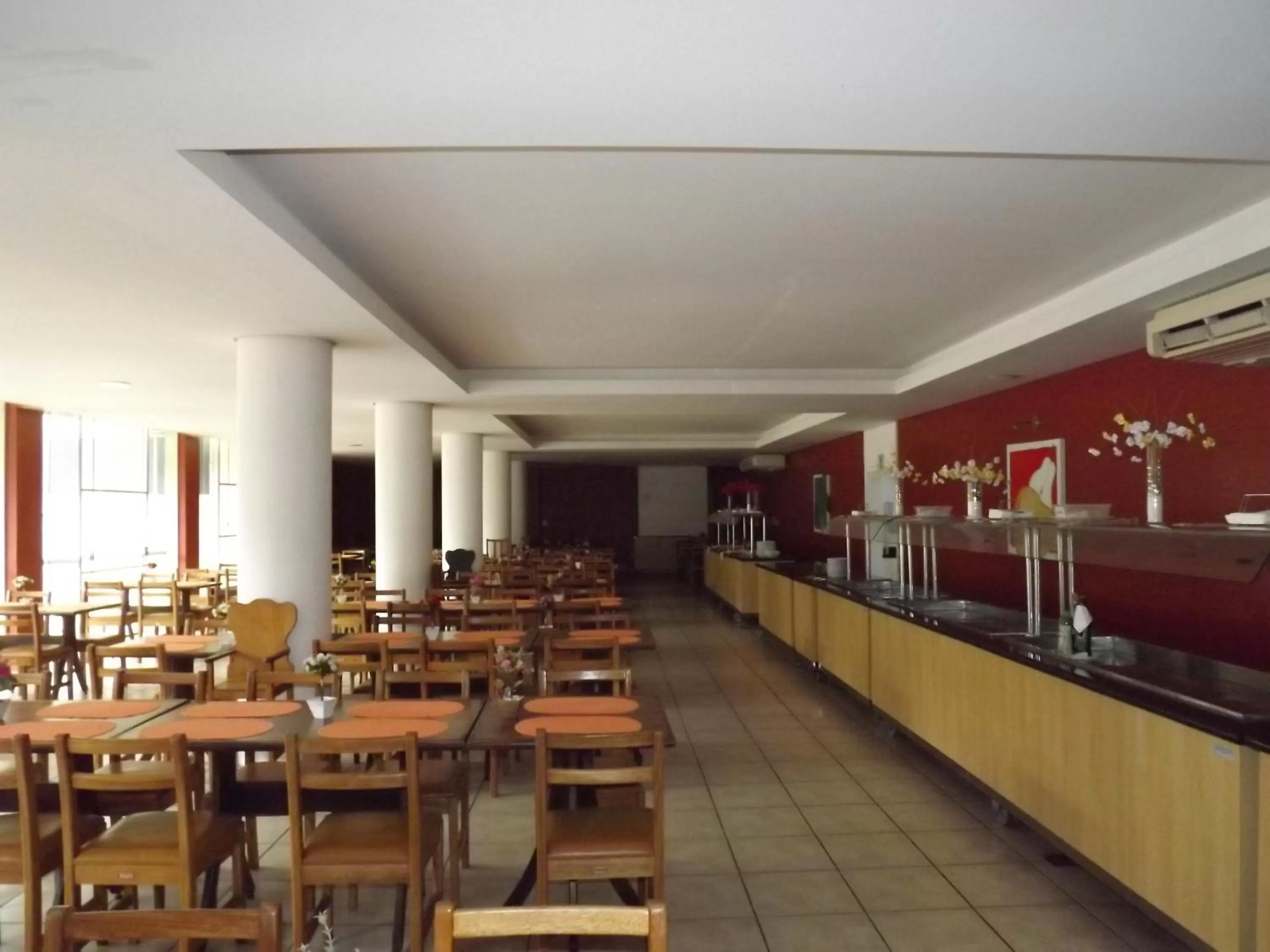 Restaurant/places to eat in VOA Plazza Hotel