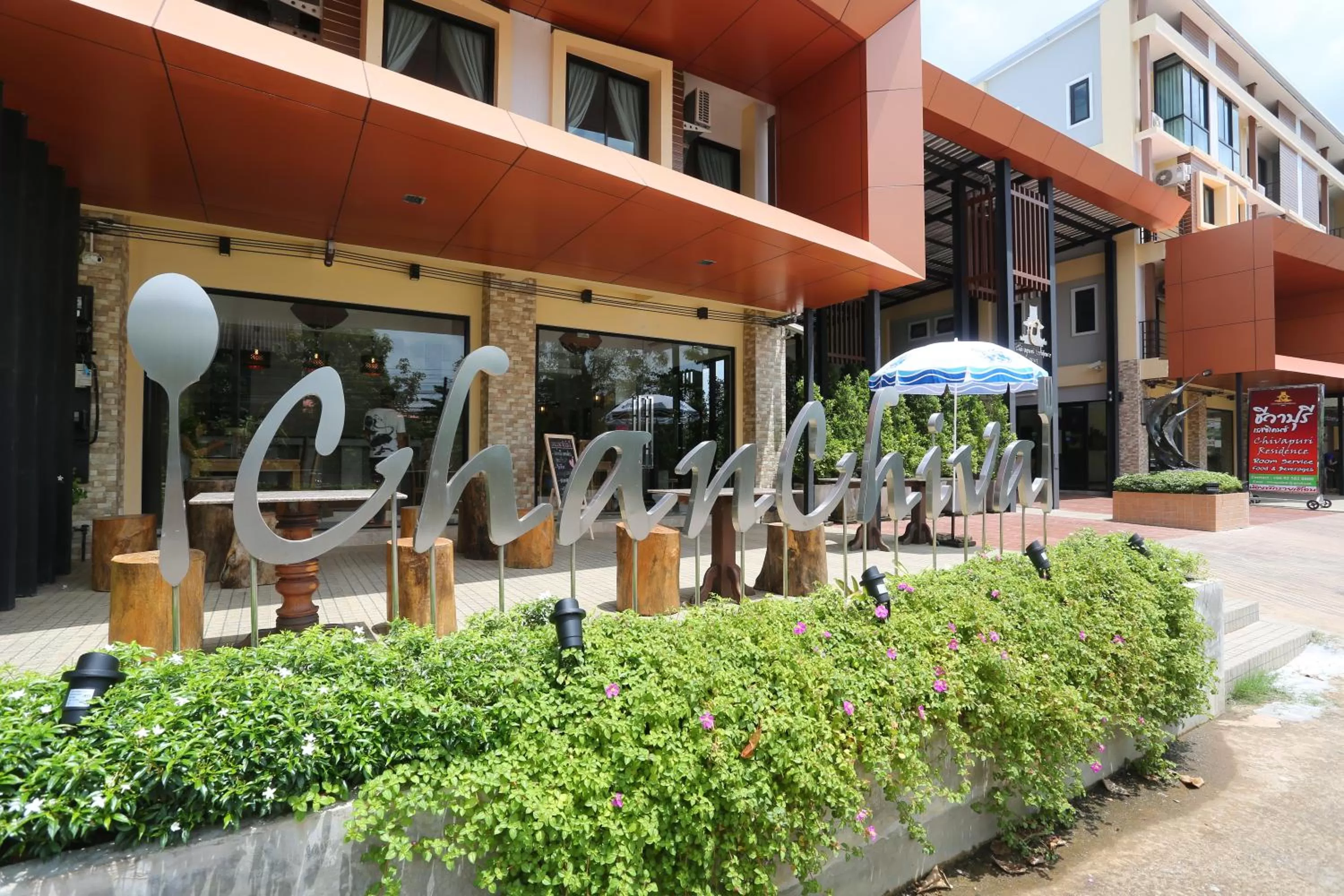 Property building in Chivapuri Trat