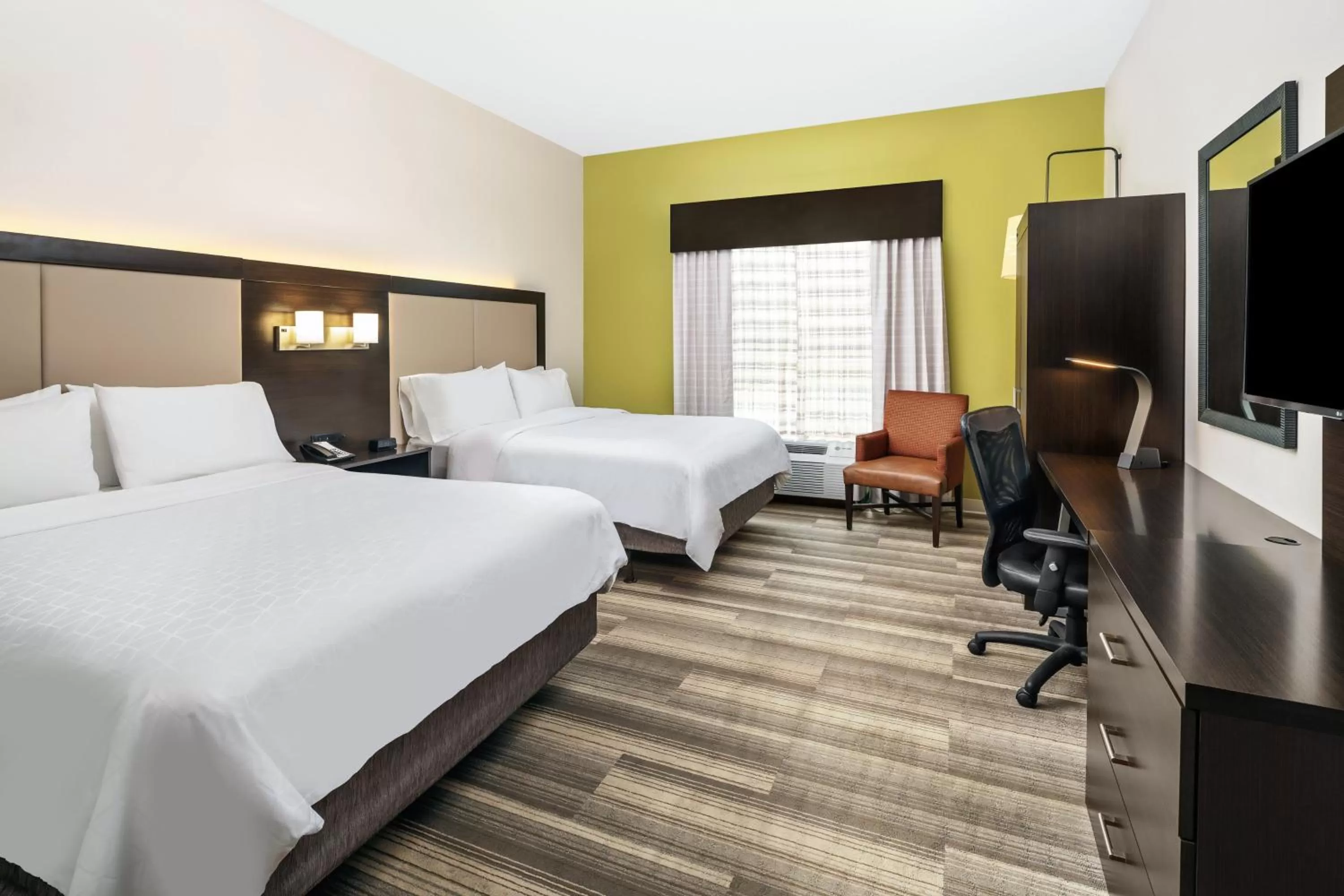 Photo of the whole room, Bed in Holiday Inn Express & Suites Florence by IHG