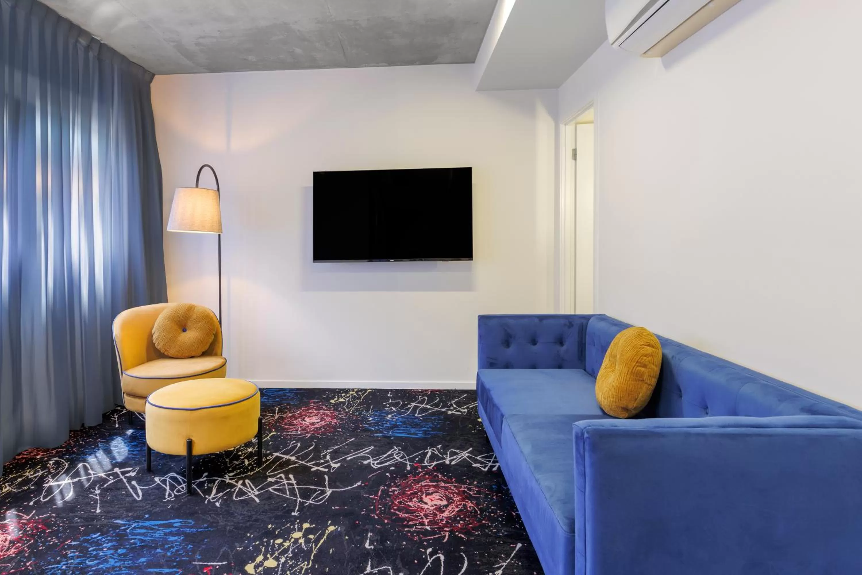 Living room, Seating Area in Mercure Melbourne St Kilda Road