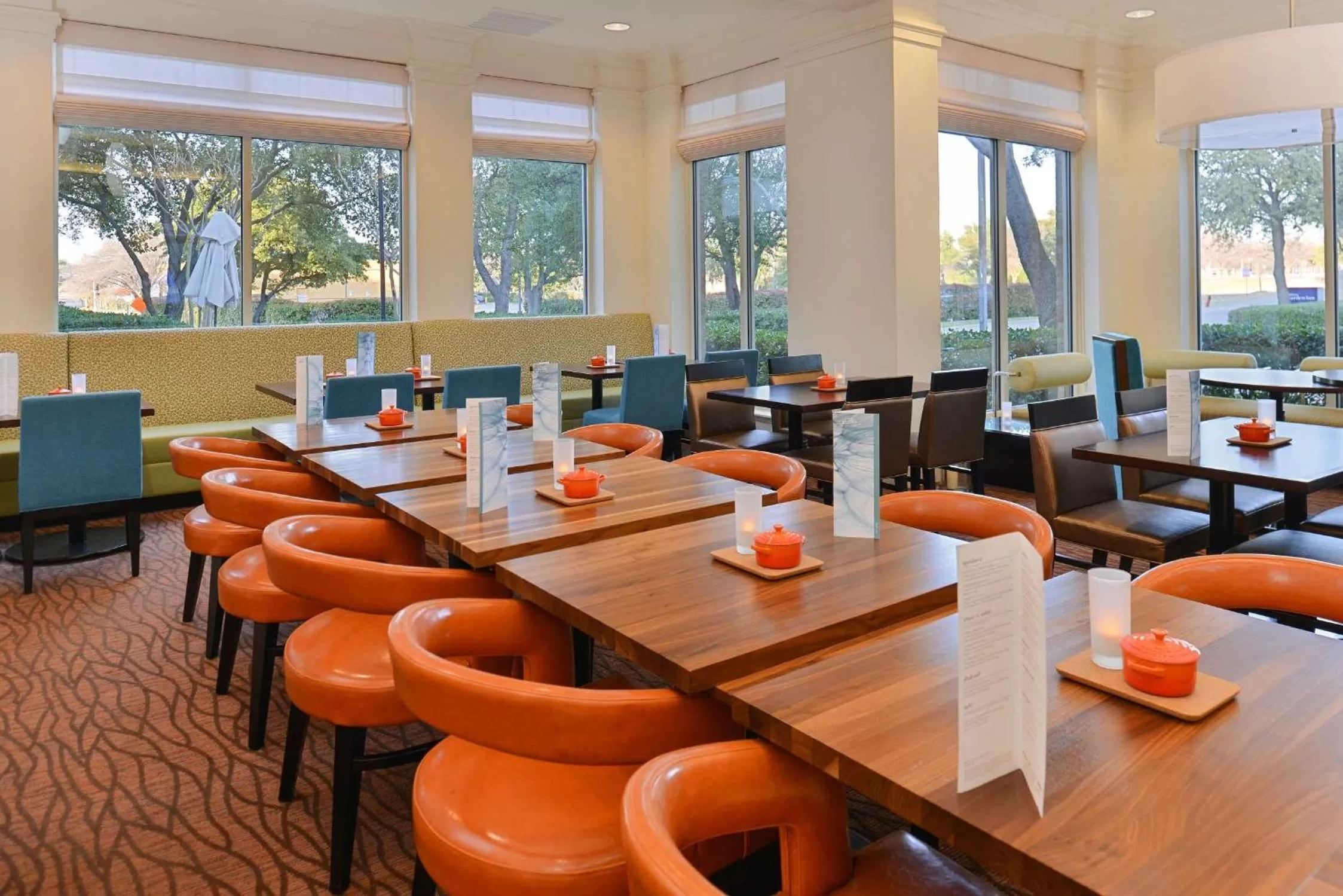 Restaurant/places to eat in Hilton Garden Inn Addison