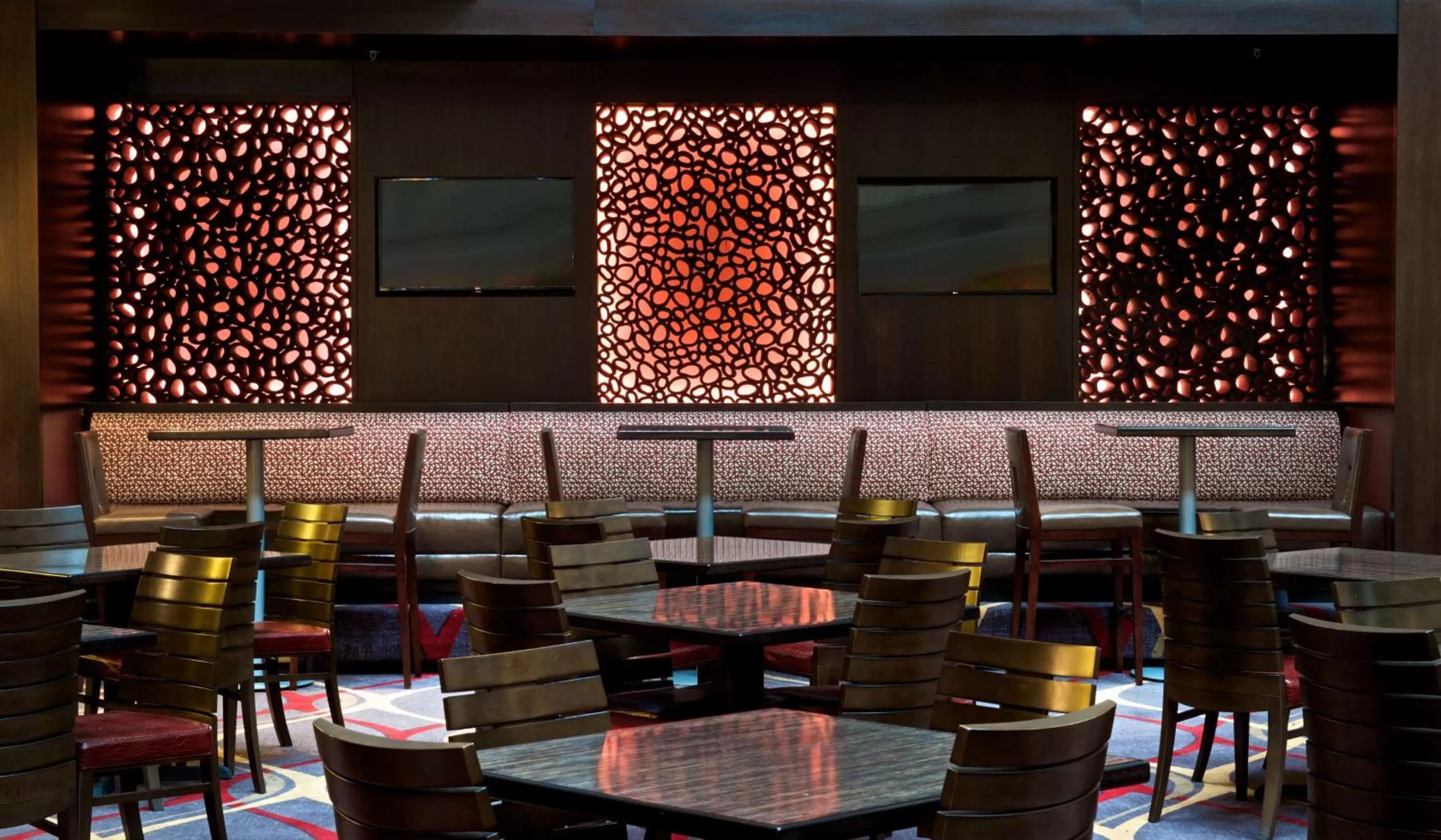 Lobby or reception in Embassy Suites by Hilton Dulles Airport