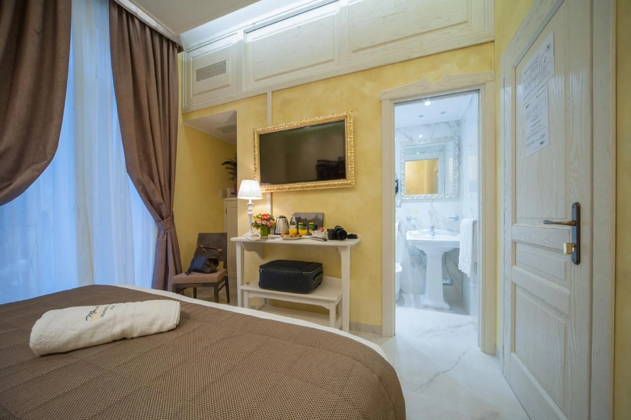 Bedroom, Bed in Maison Tritone