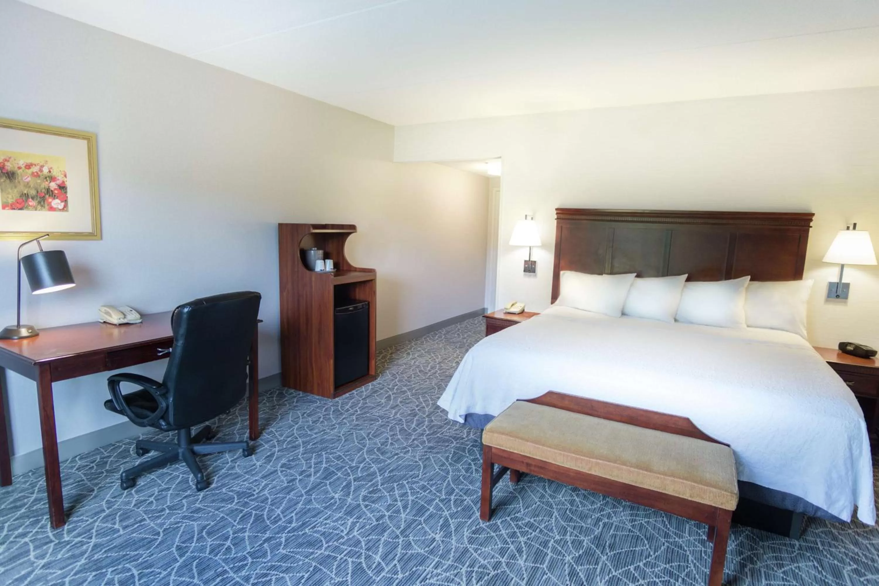 Bed in Hampton Inn & Suites Berkshires-Lenox