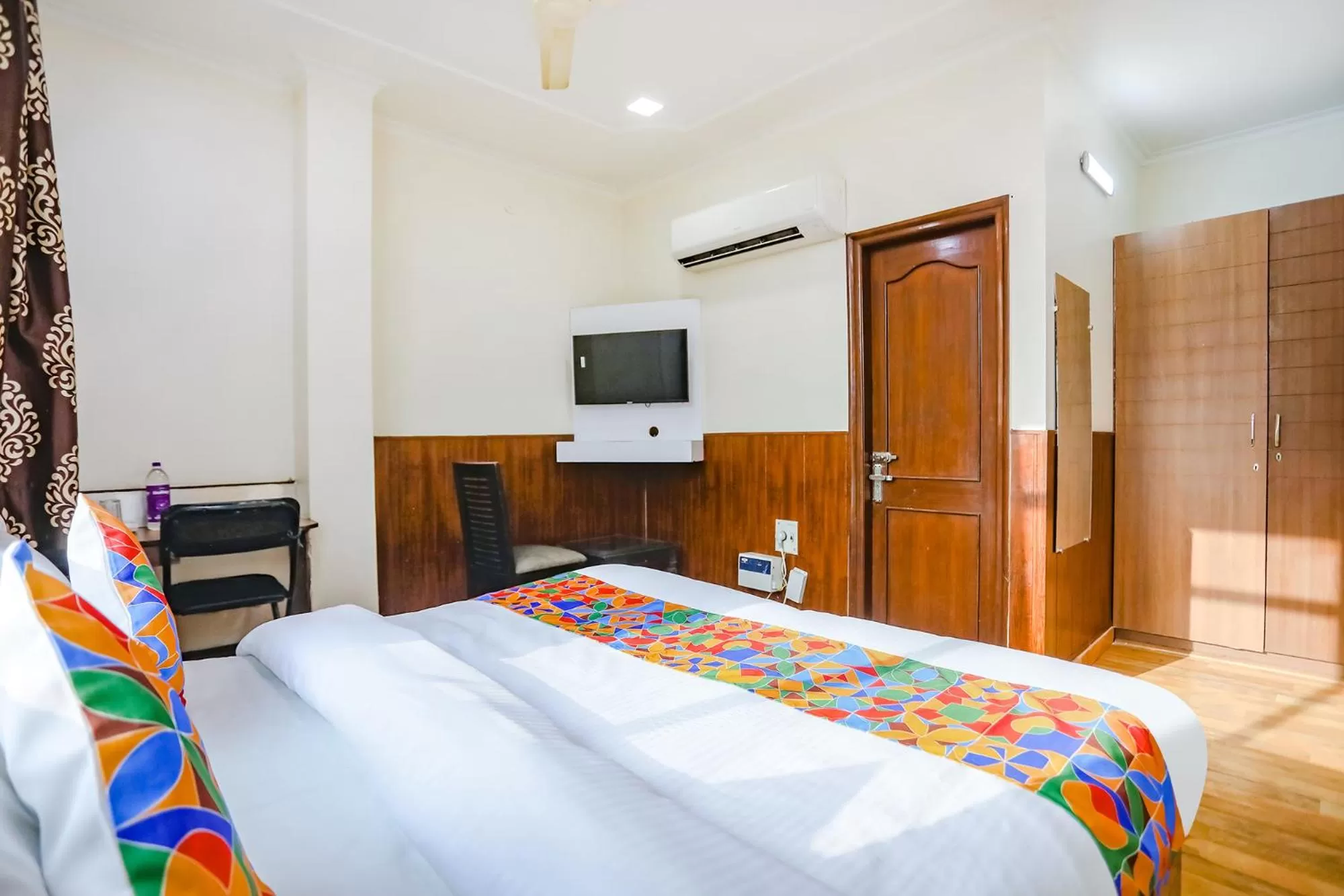 TV and multimedia, Bed in FabHotel Hexa Ghaziabad