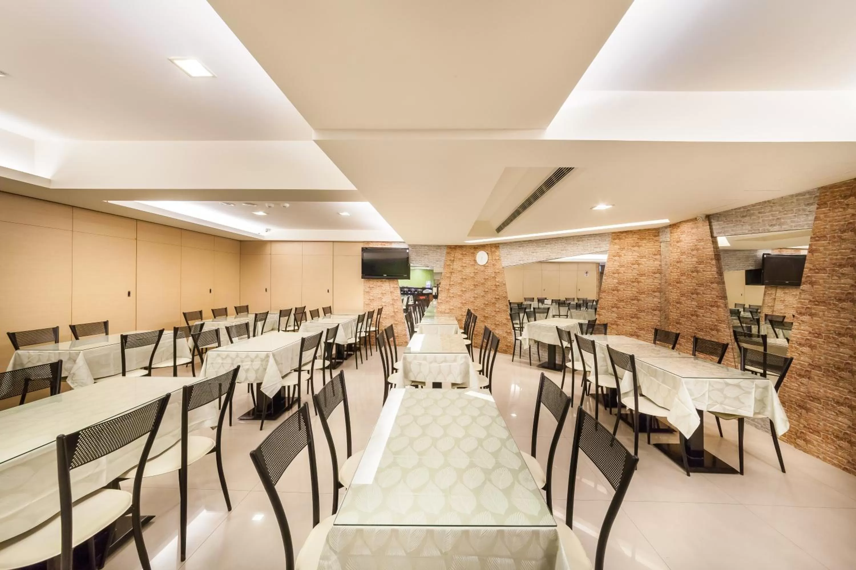 Restaurant/places to eat in Green World Linsen